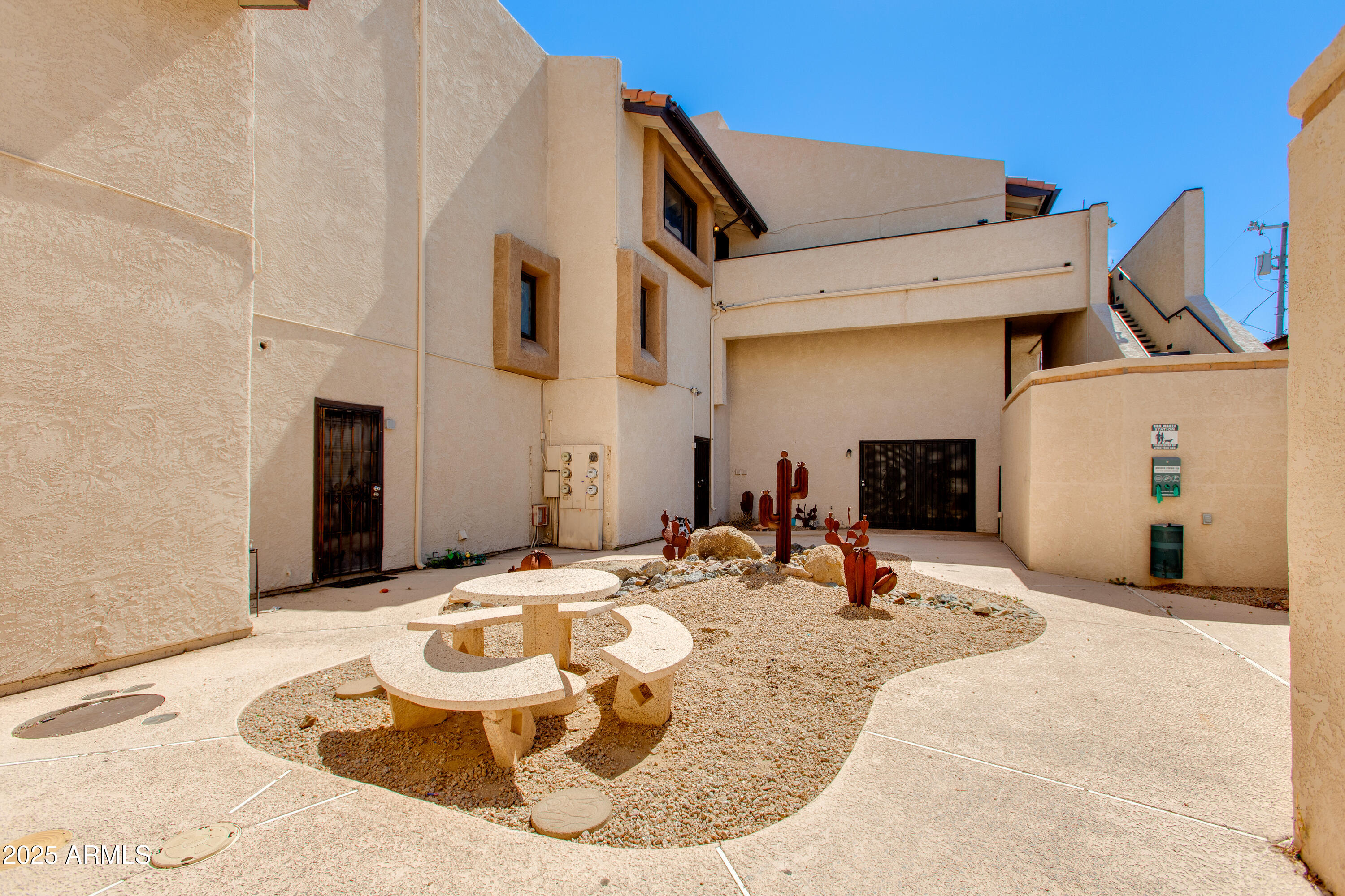 2021 E OSBORN Road 9