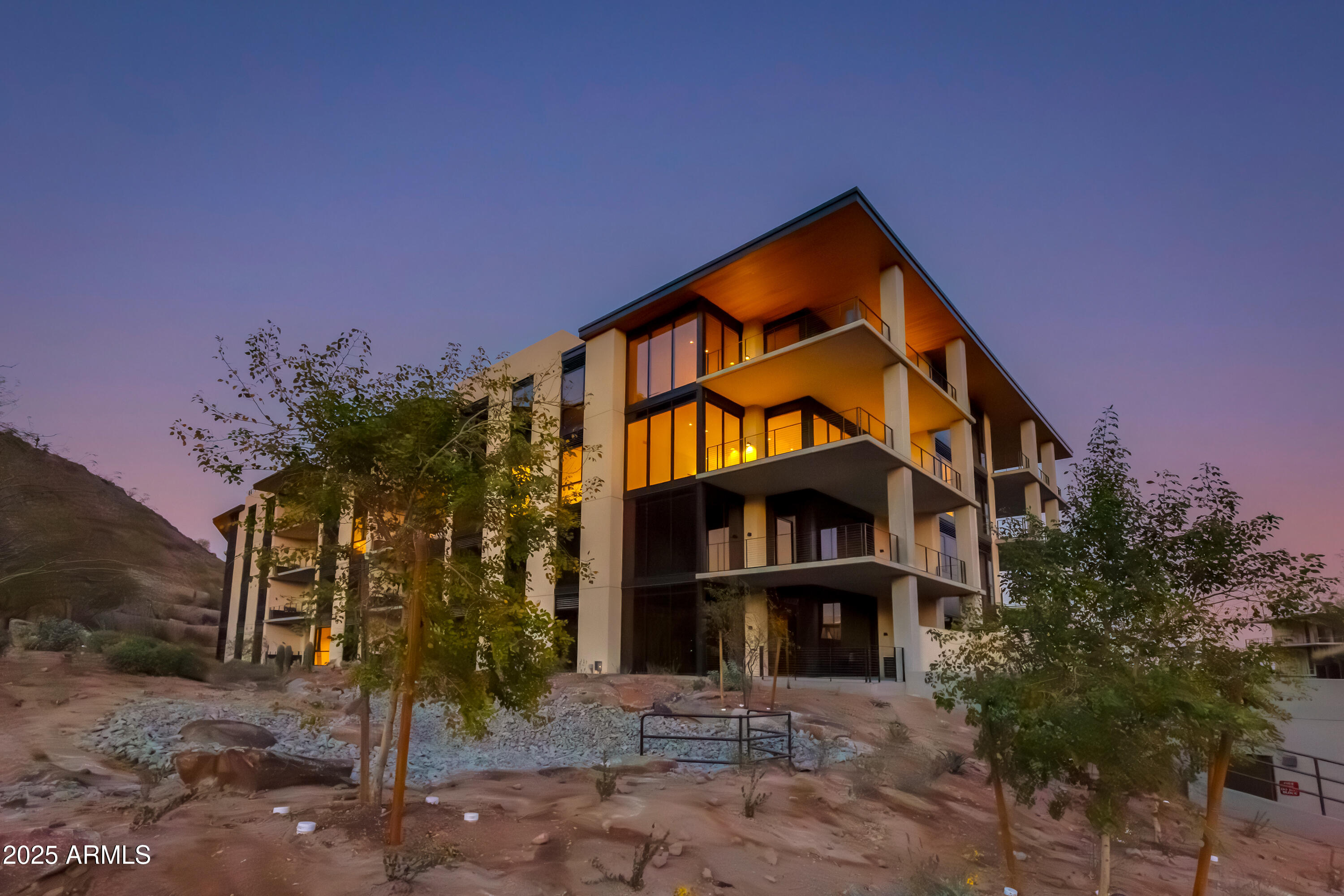 5000 N CAMELBACK RIDGE Drive, 301