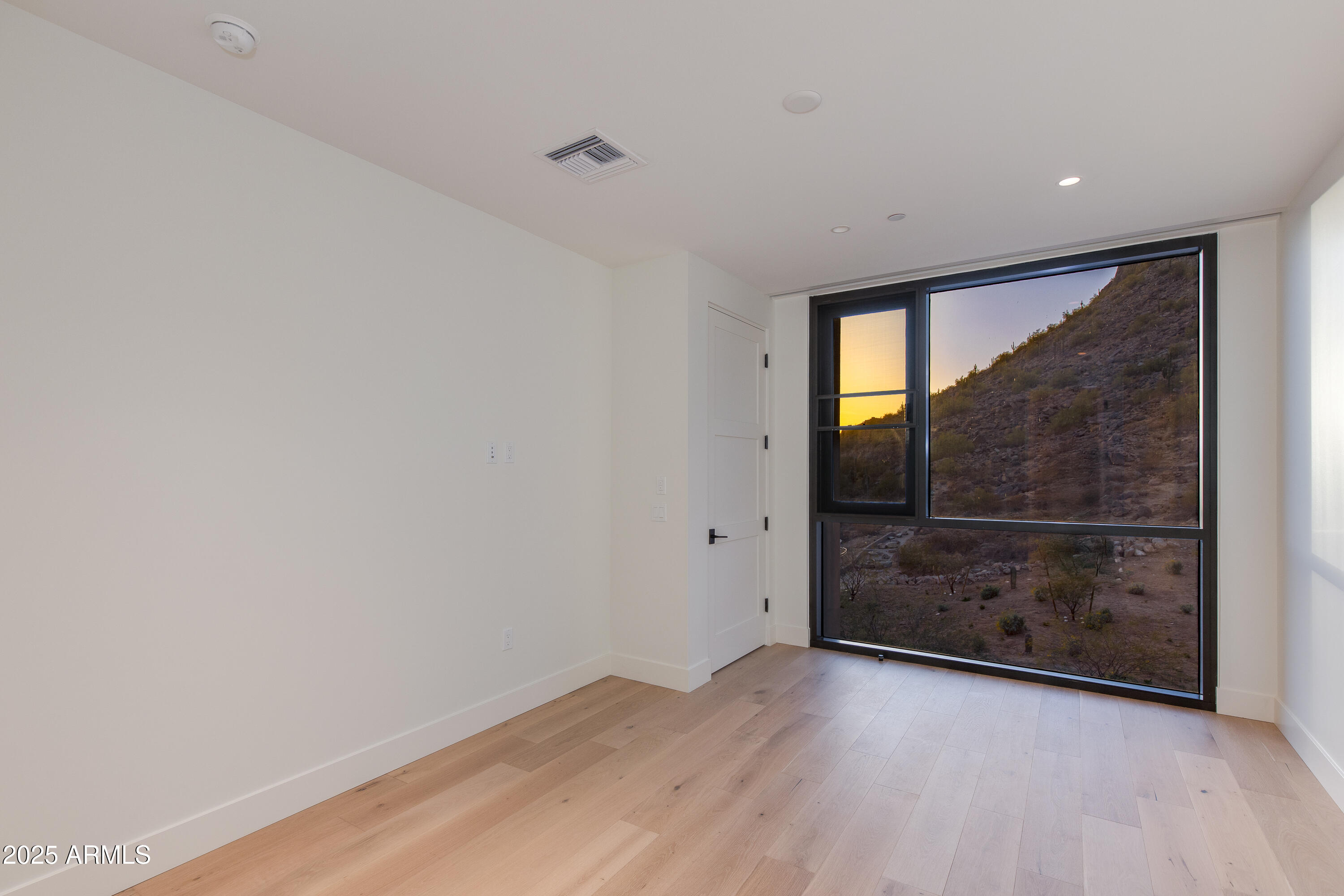 5000 N CAMELBACK RIDGE Drive, 301