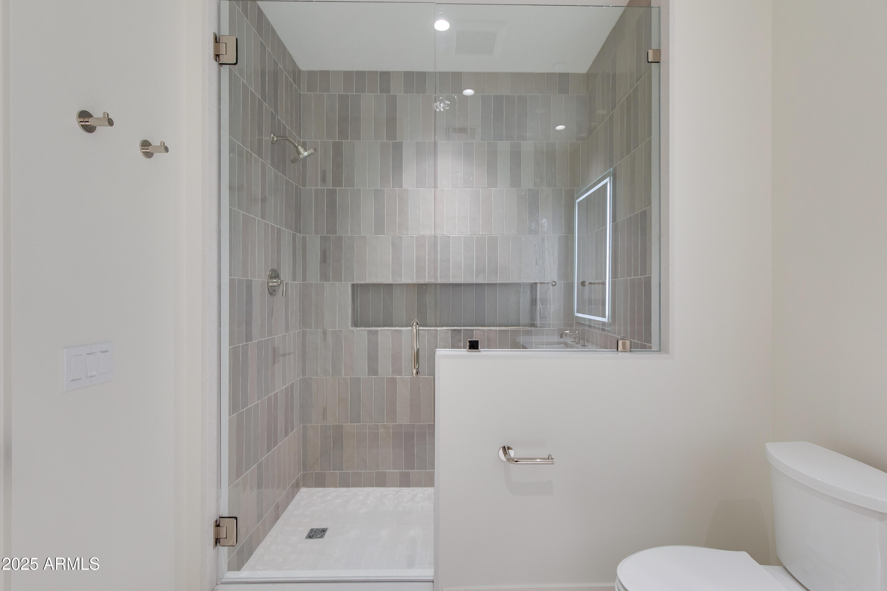 5000 N CAMELBACK RIDGE Drive, 301