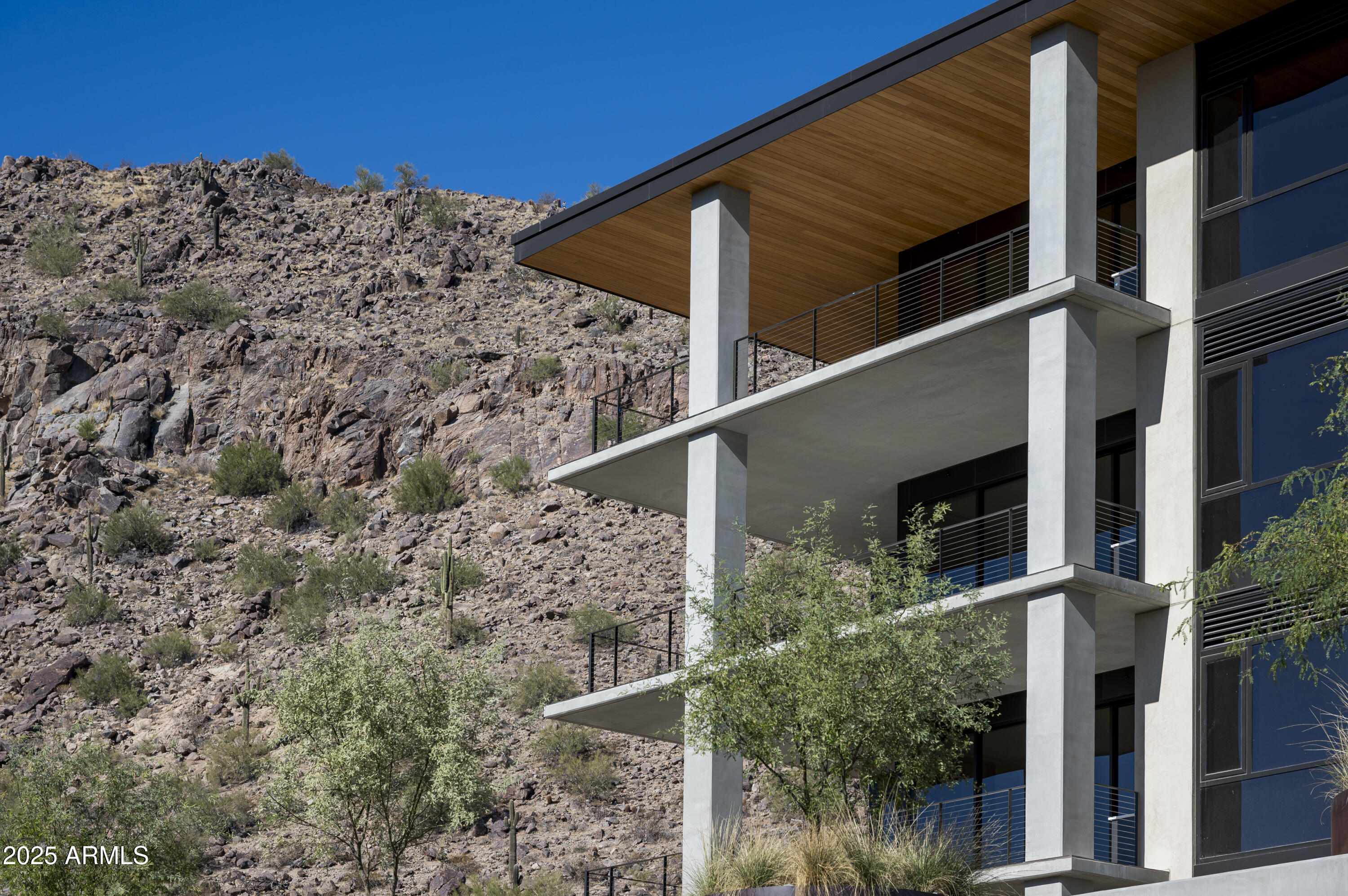 5000 N CAMELBACK RIDGE Drive, 301