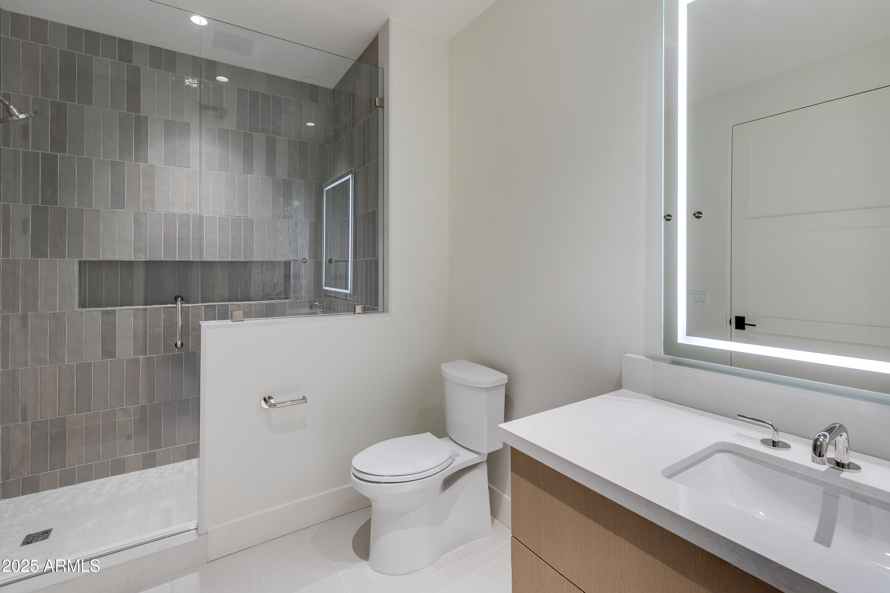 5000 N CAMELBACK RIDGE Drive, 301