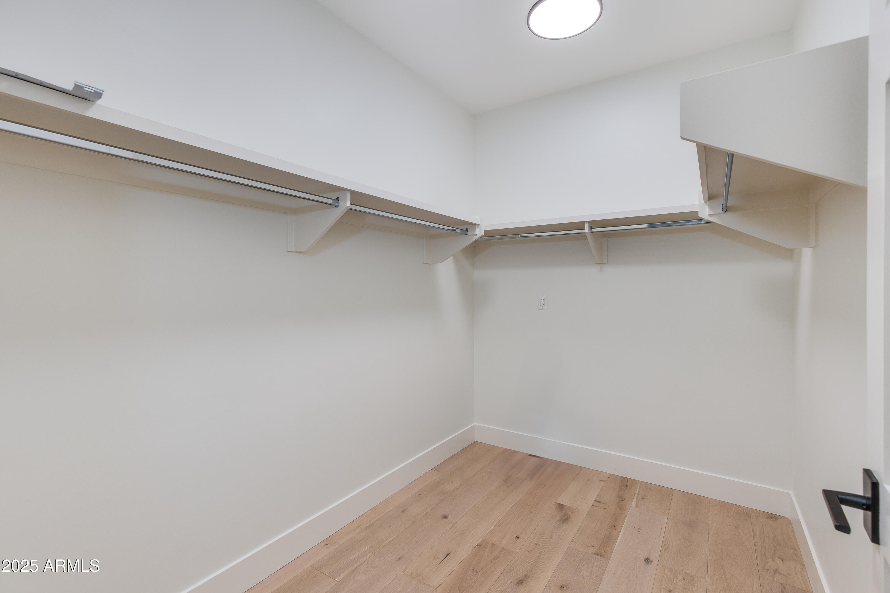 5000 N CAMELBACK RIDGE Drive, 301