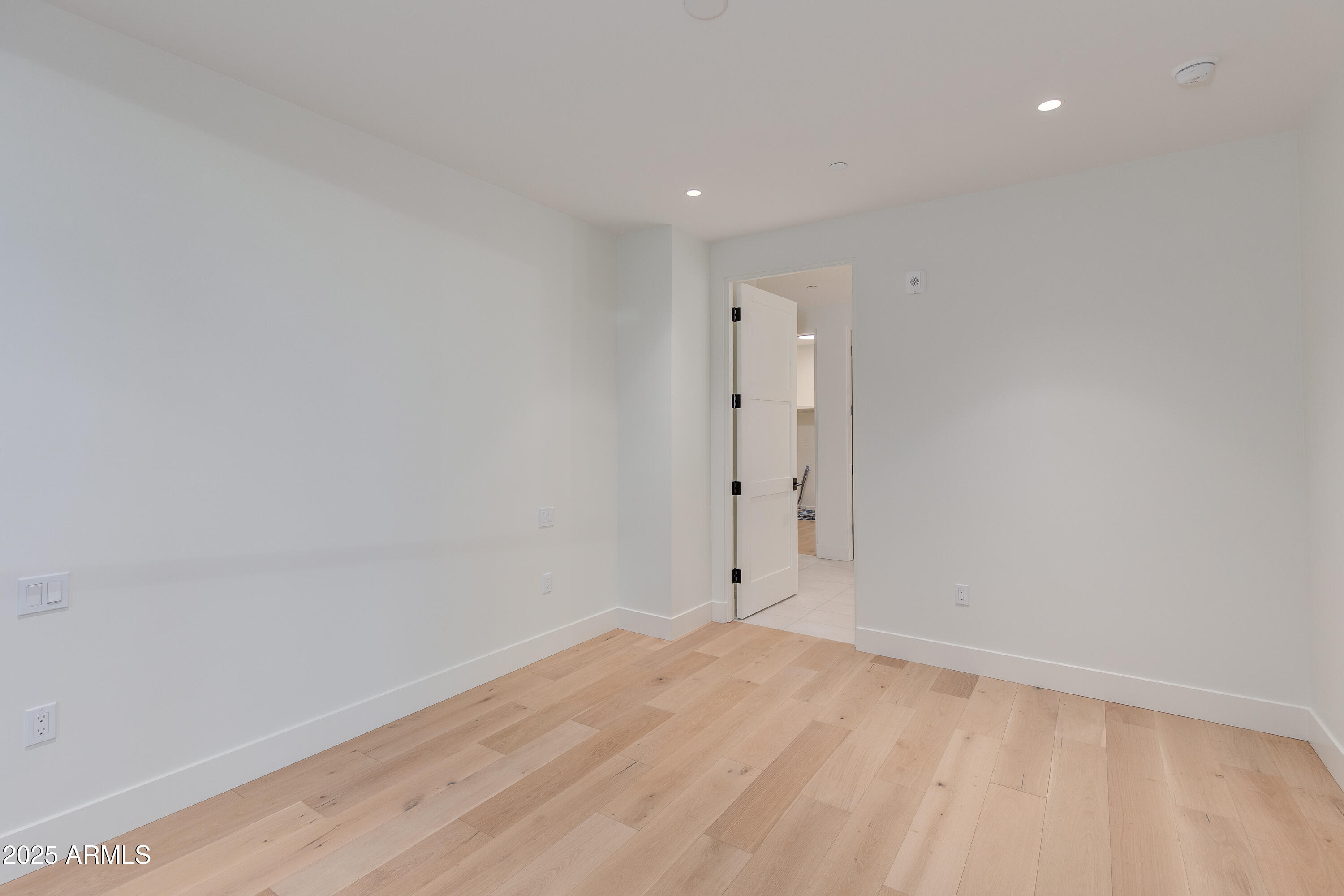 5000 N CAMELBACK RIDGE Drive, 301