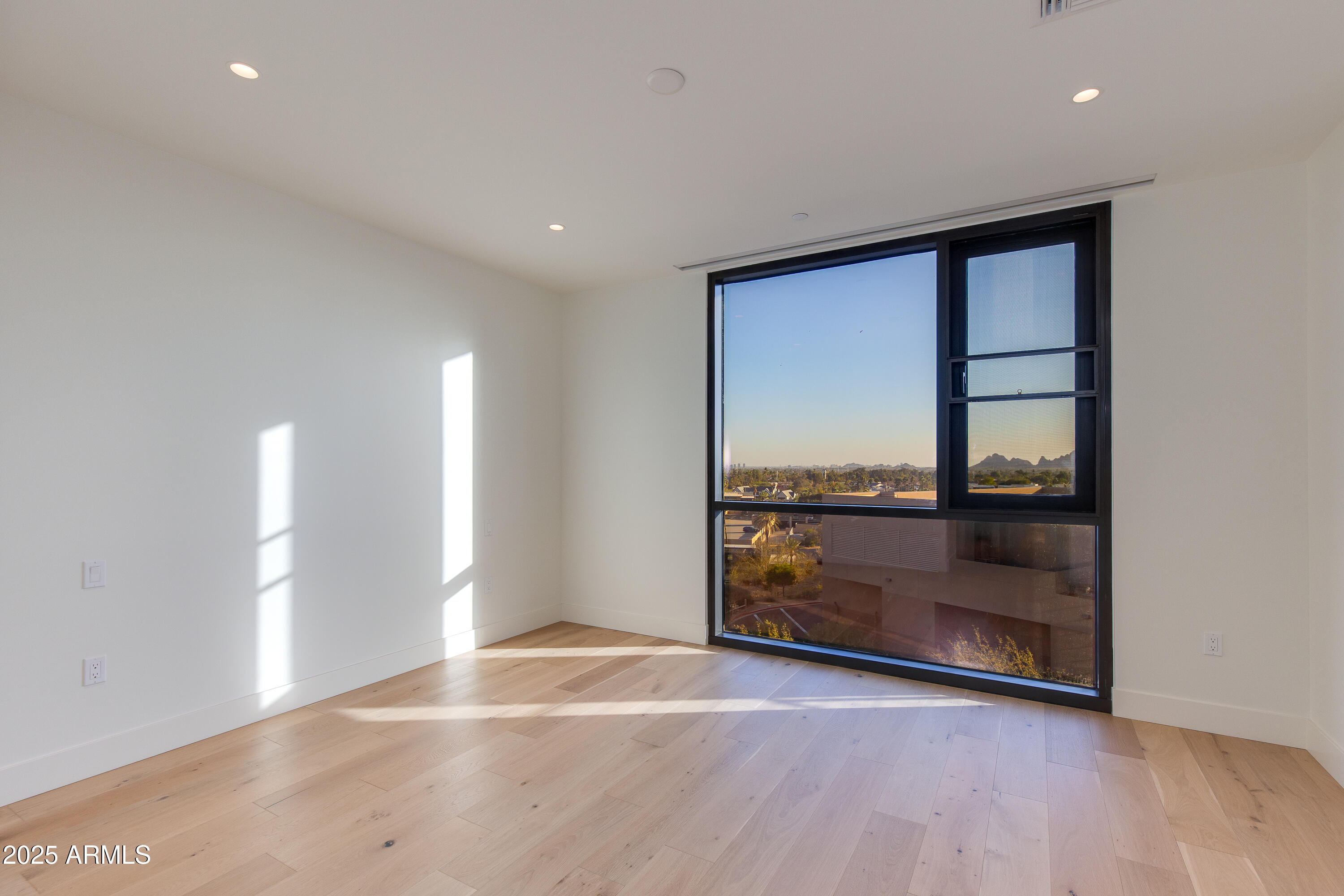 5000 N CAMELBACK RIDGE Drive, 301