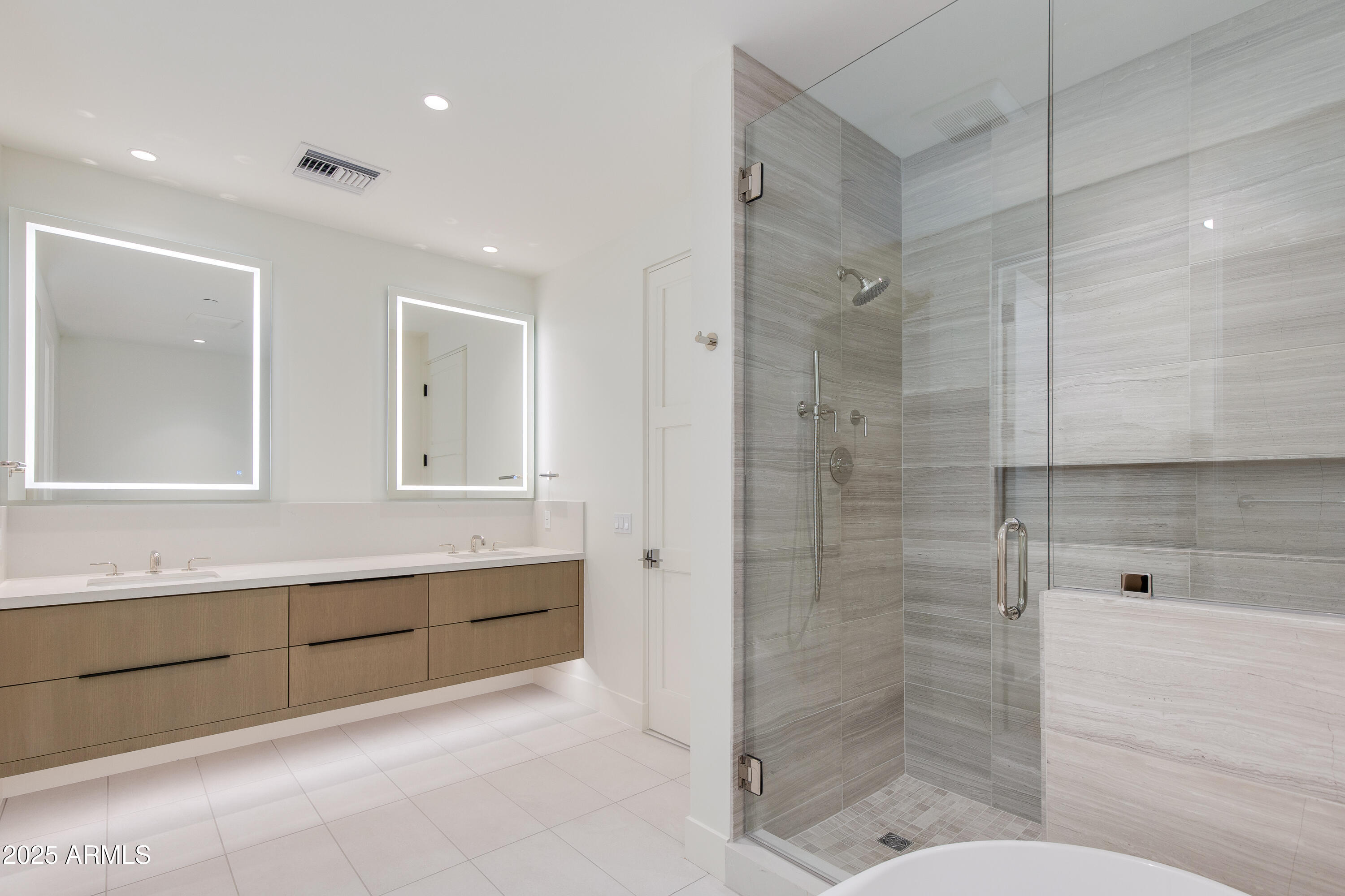 5000 N CAMELBACK RIDGE Drive, 301