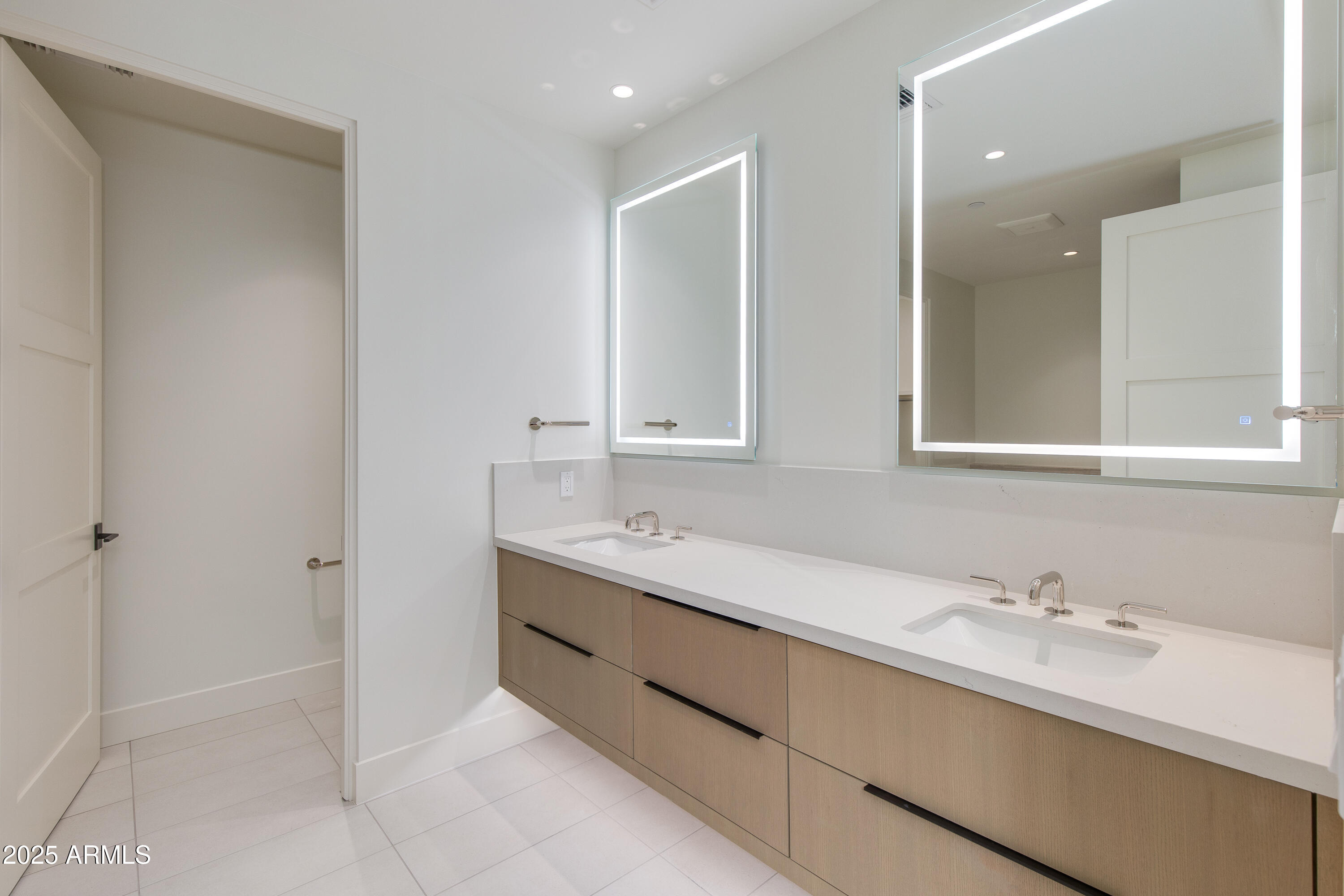 5000 N CAMELBACK RIDGE Drive, 301