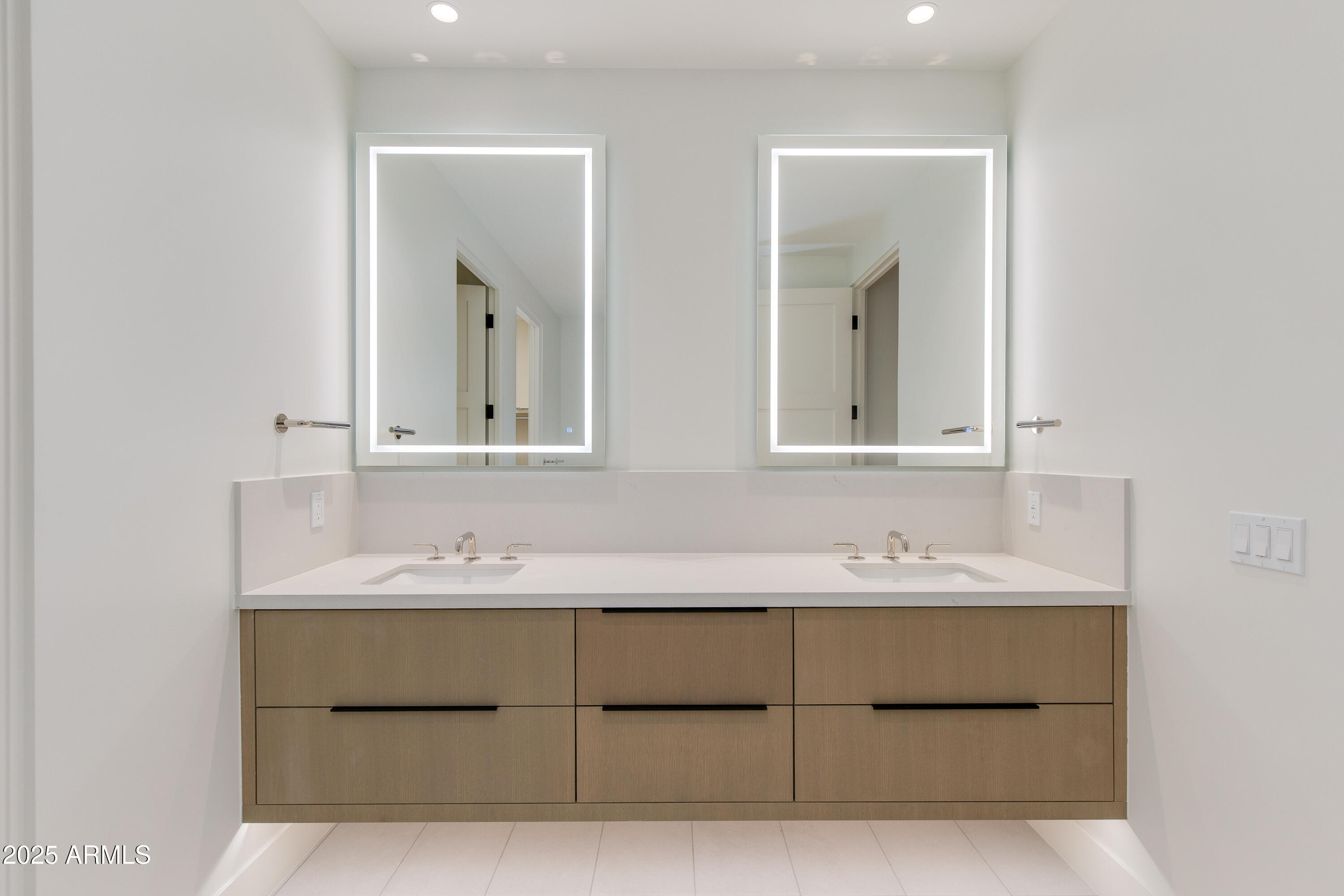 5000 N CAMELBACK RIDGE Drive, 301