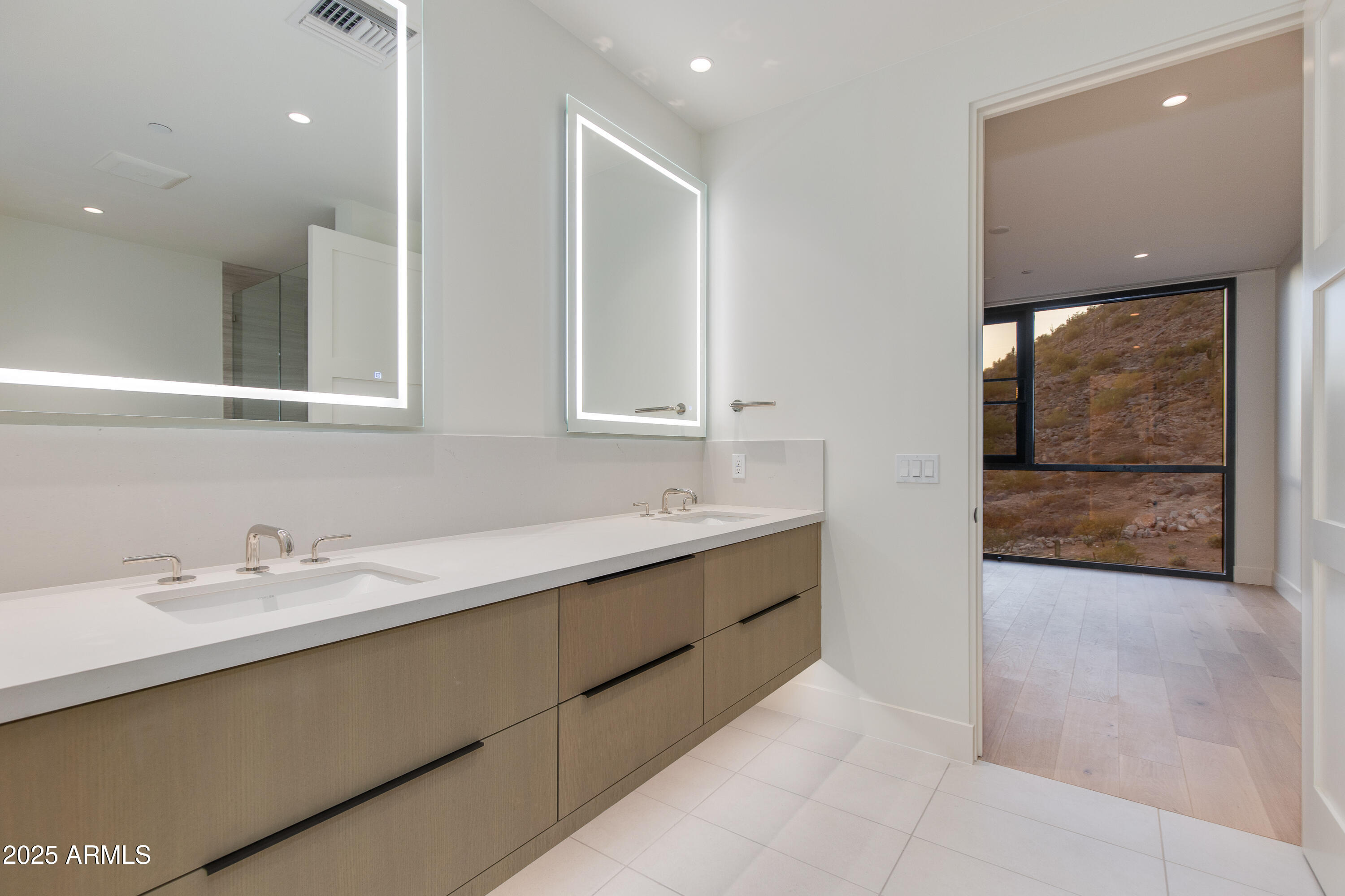 5000 N CAMELBACK RIDGE Drive, 301