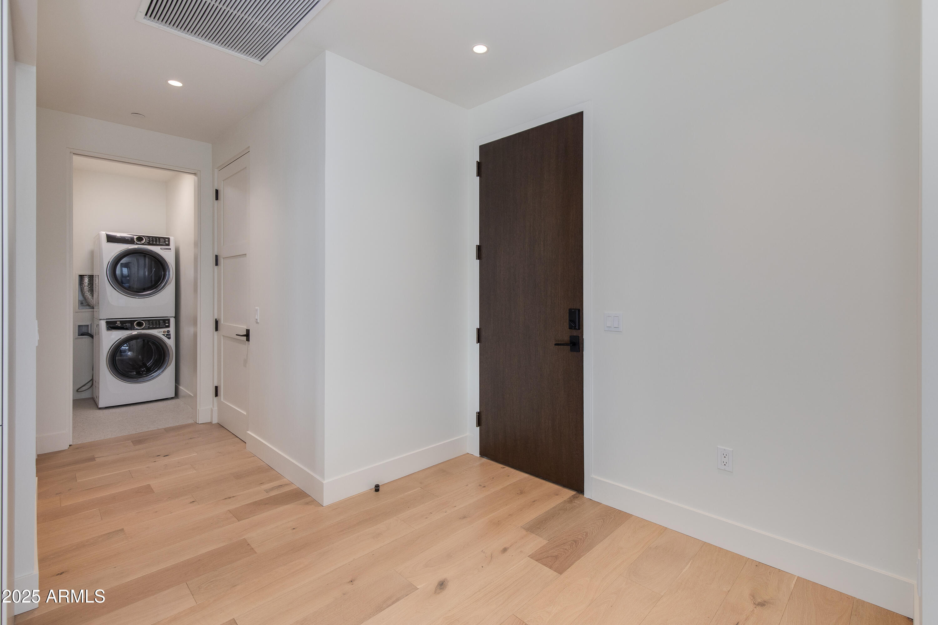 5000 N CAMELBACK RIDGE Drive, 301