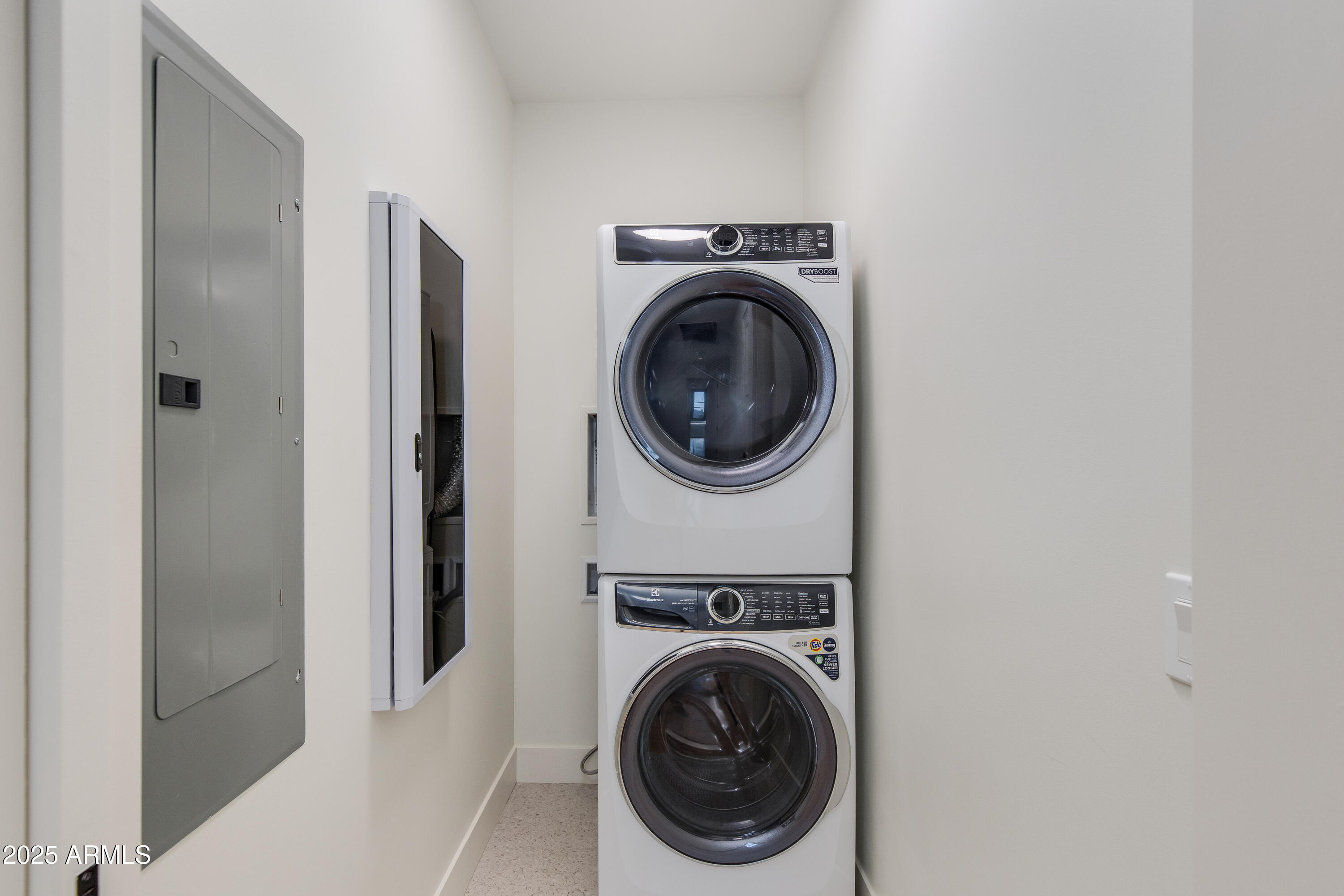 5000 N CAMELBACK RIDGE Drive, 301