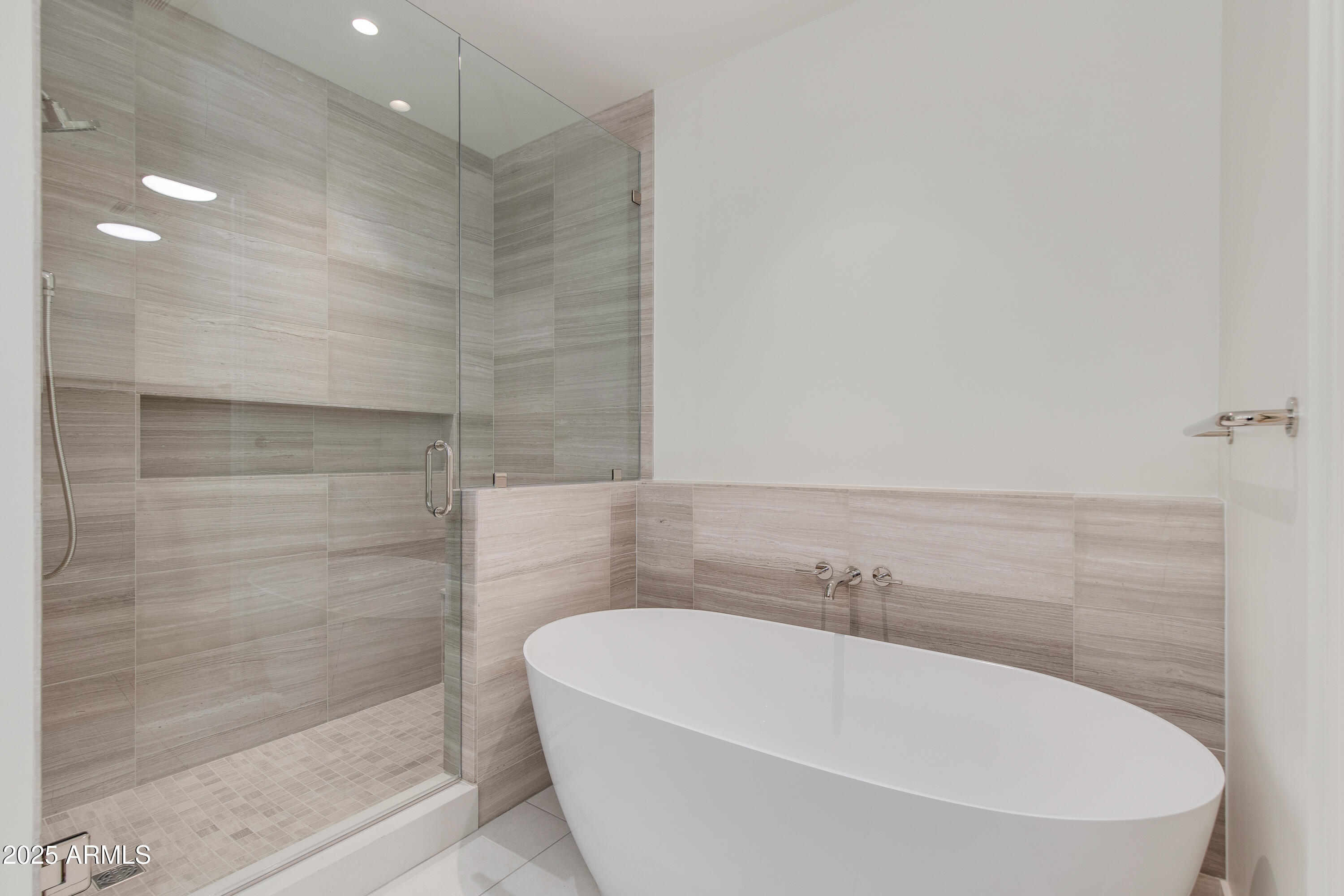 5000 N CAMELBACK RIDGE Drive, 301