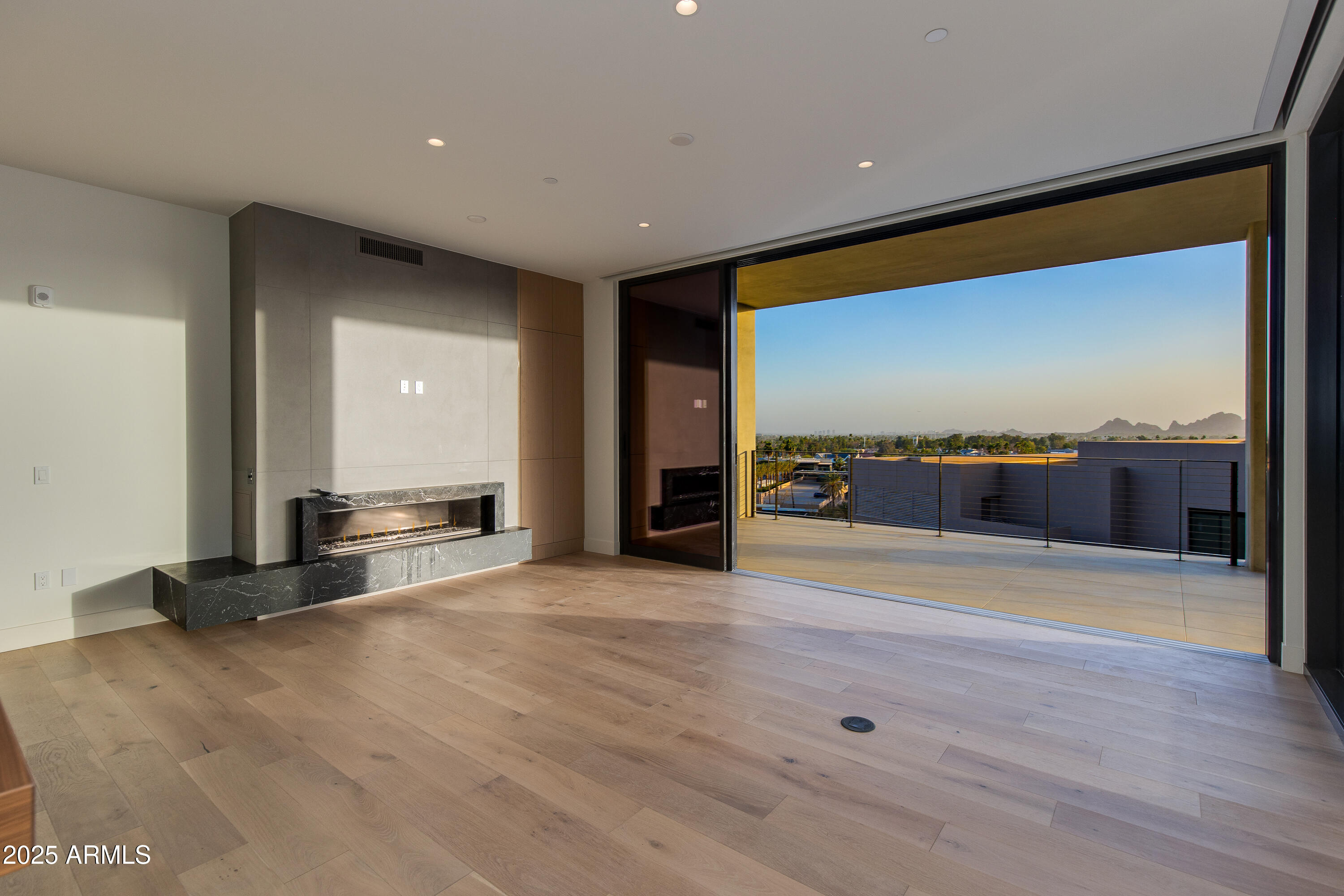 5000 N CAMELBACK RIDGE Drive, 301