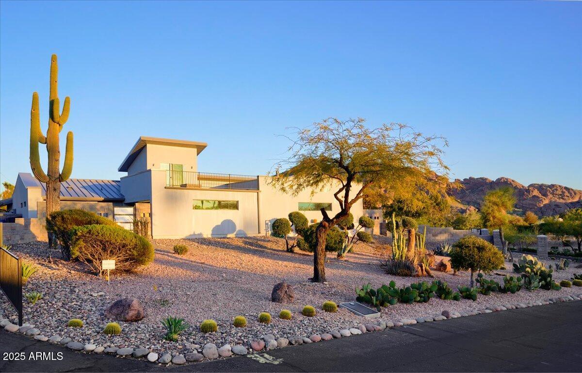 6529 N MOUNTAIN VIEW Drive