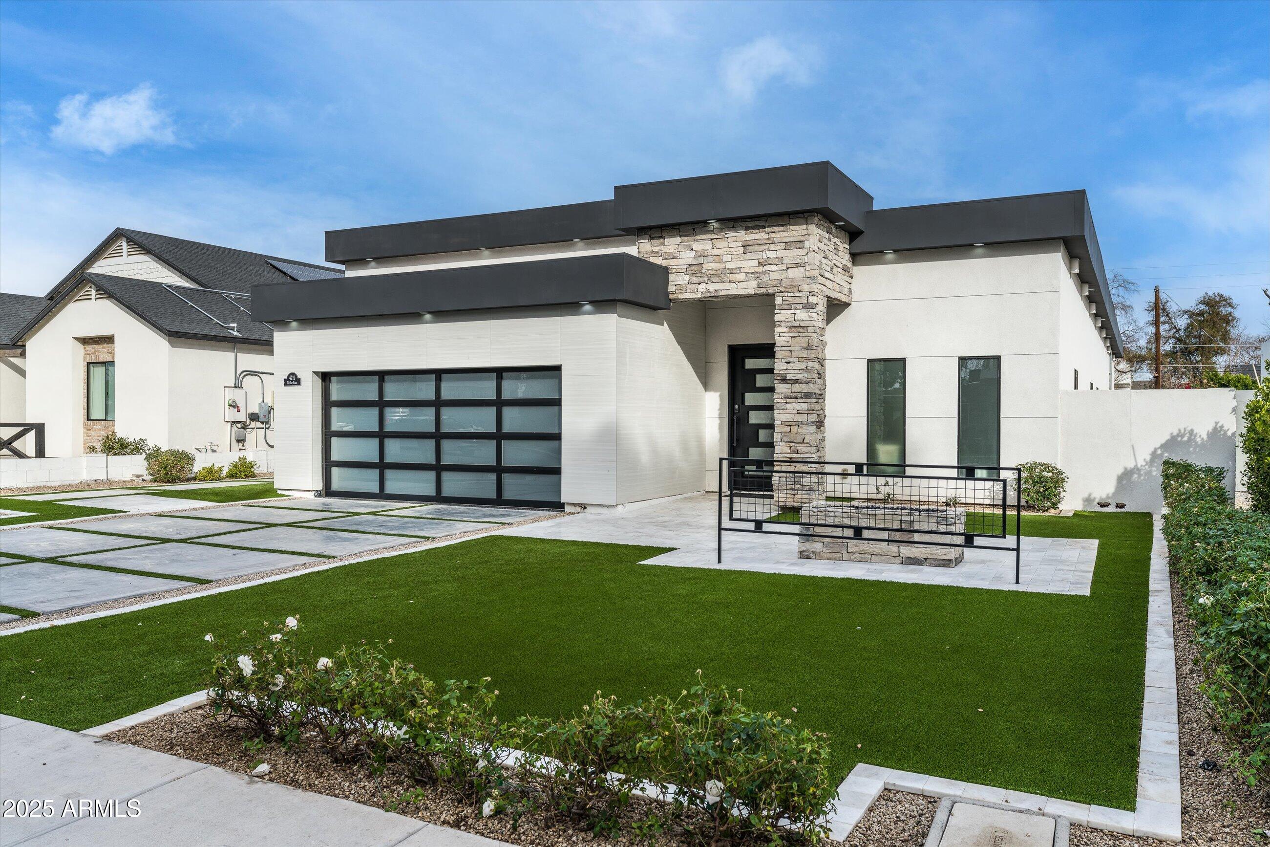 4219 N 41st Place