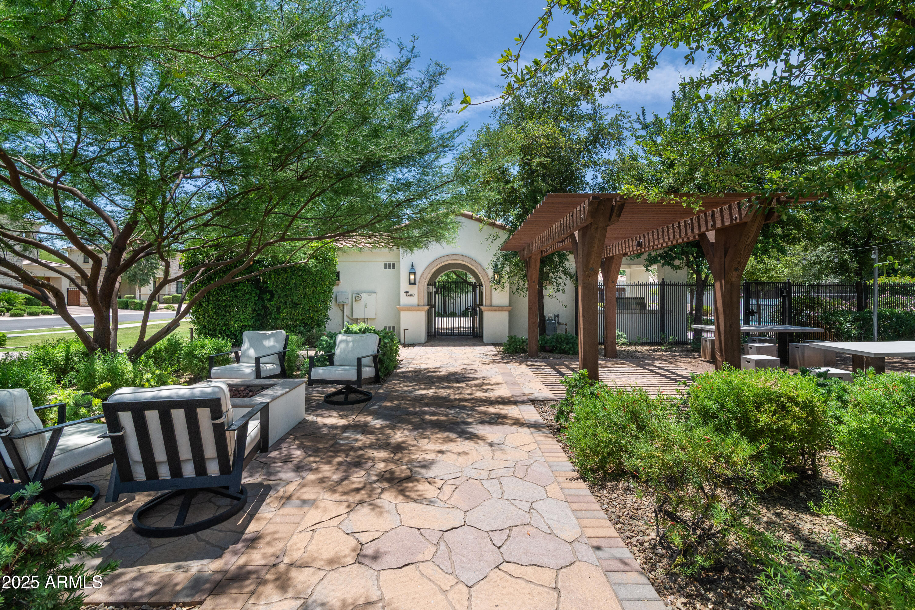 3511 N 39th Place