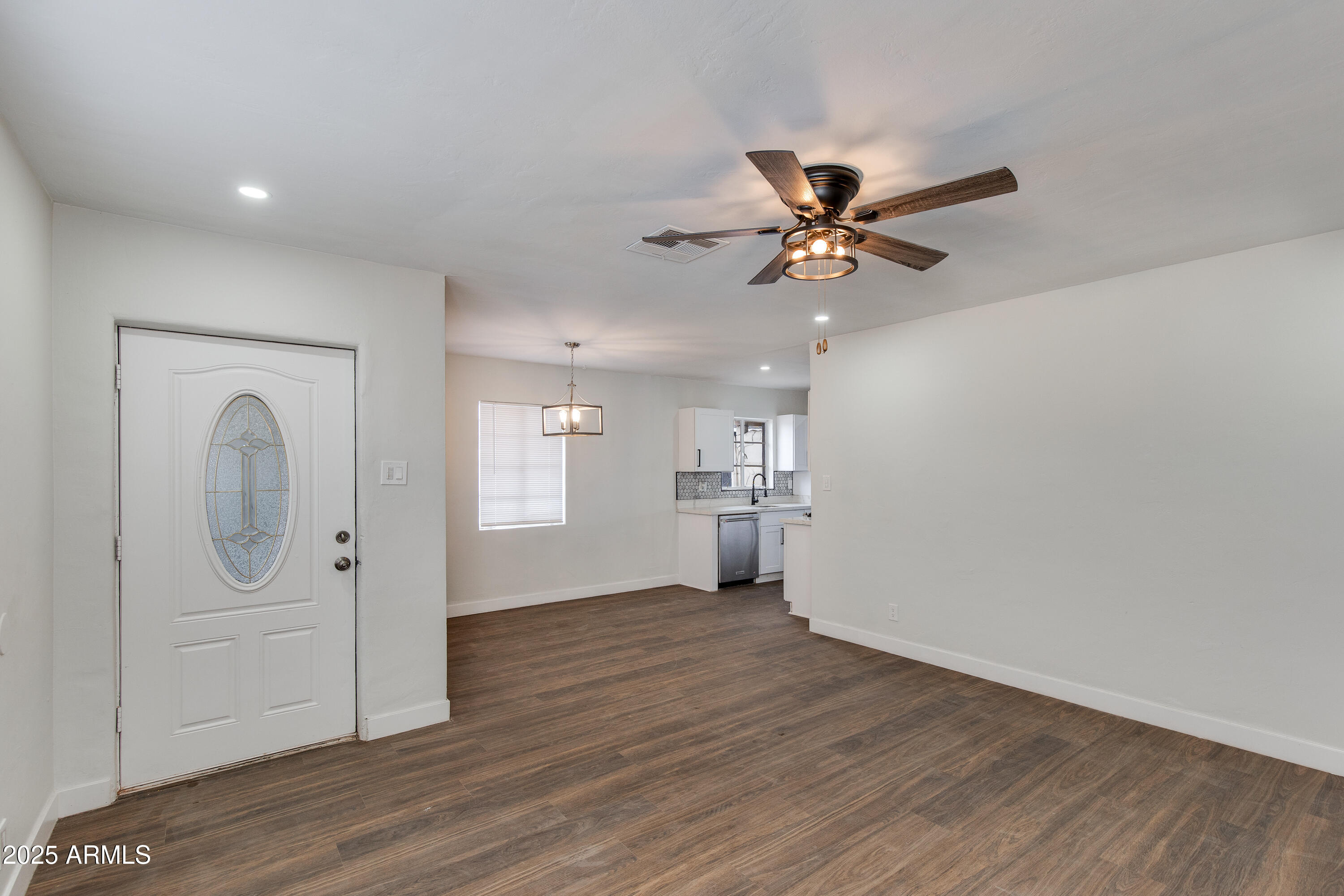 1529 E EDGEMONT Avenue