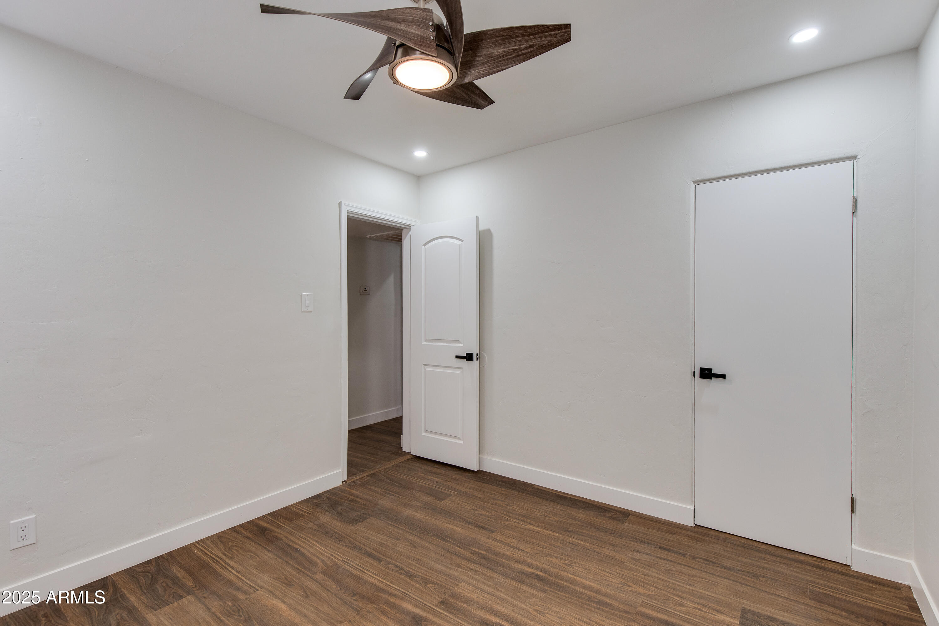 1529 E EDGEMONT Avenue