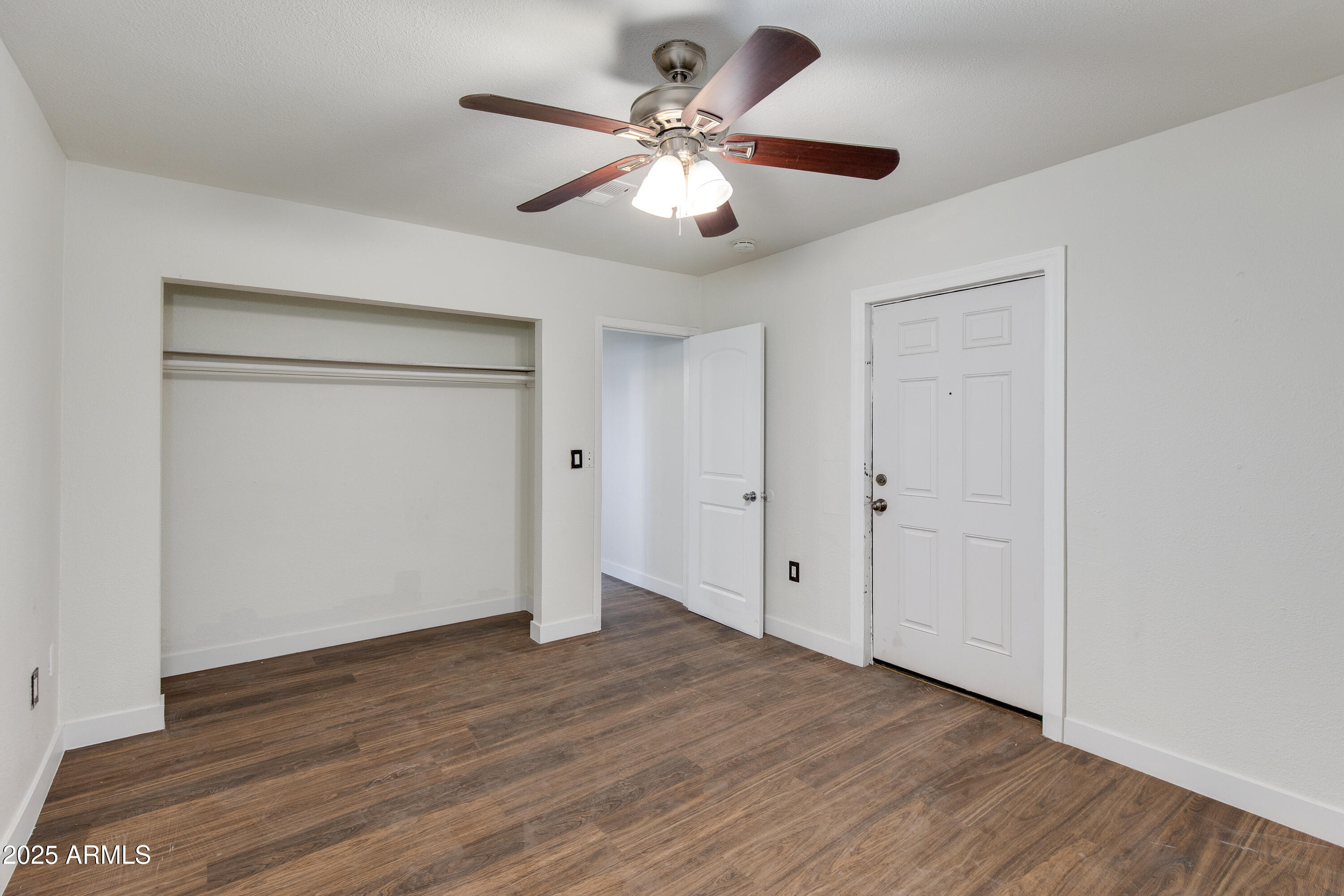 1529 E EDGEMONT Avenue