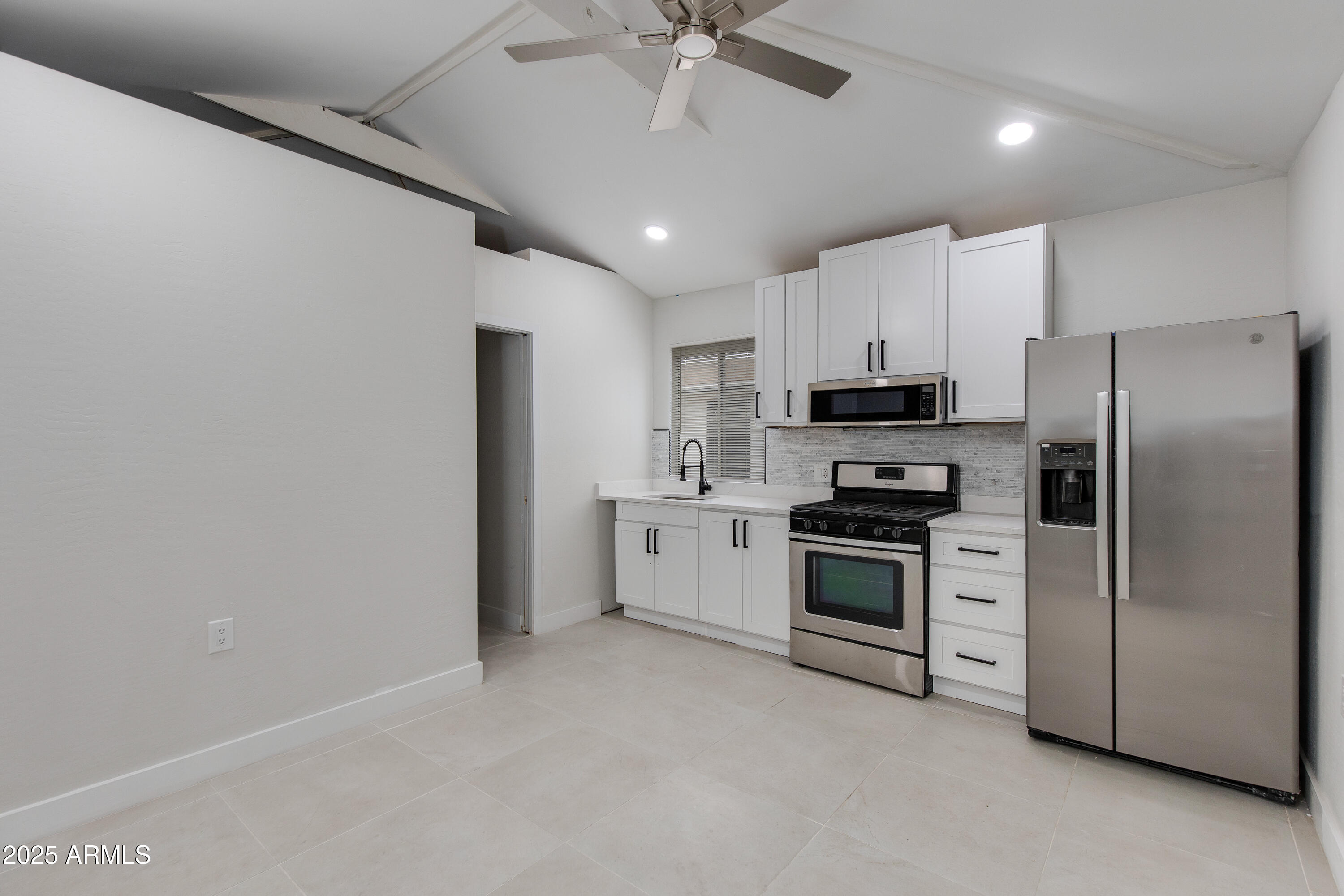 1529 E EDGEMONT Avenue