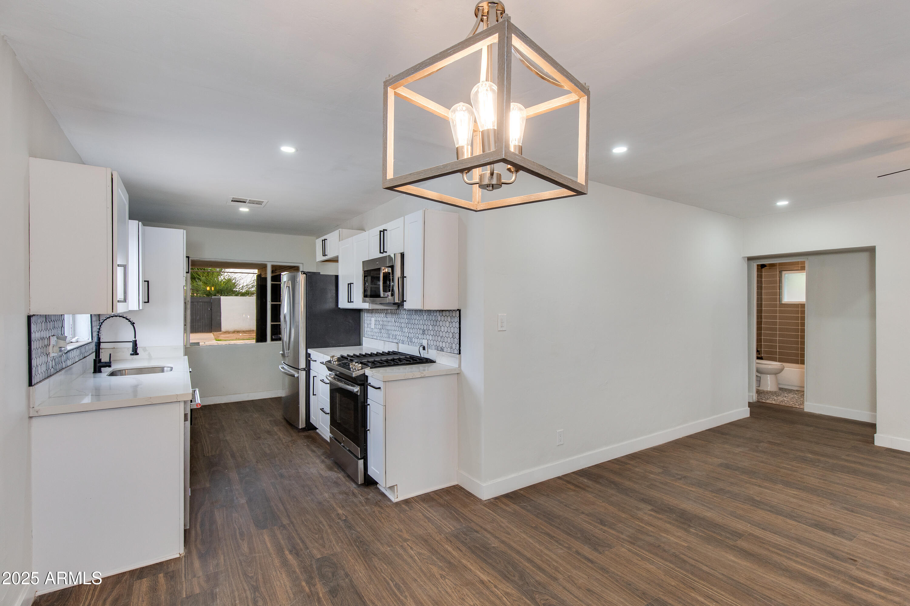 1529 E EDGEMONT Avenue