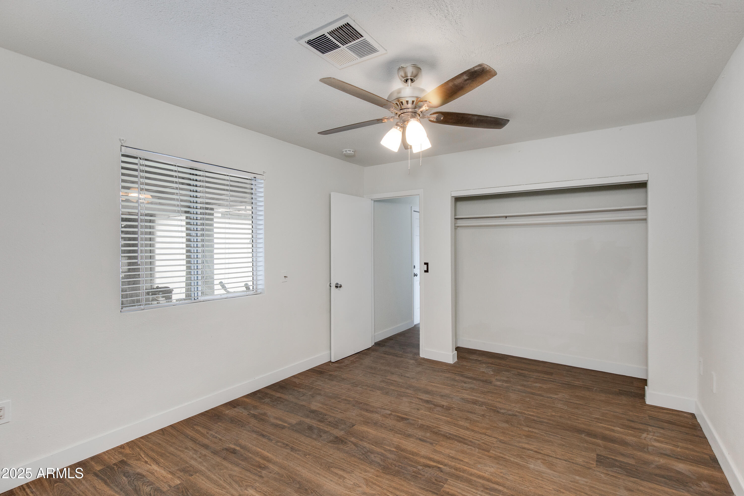 1529 E EDGEMONT Avenue