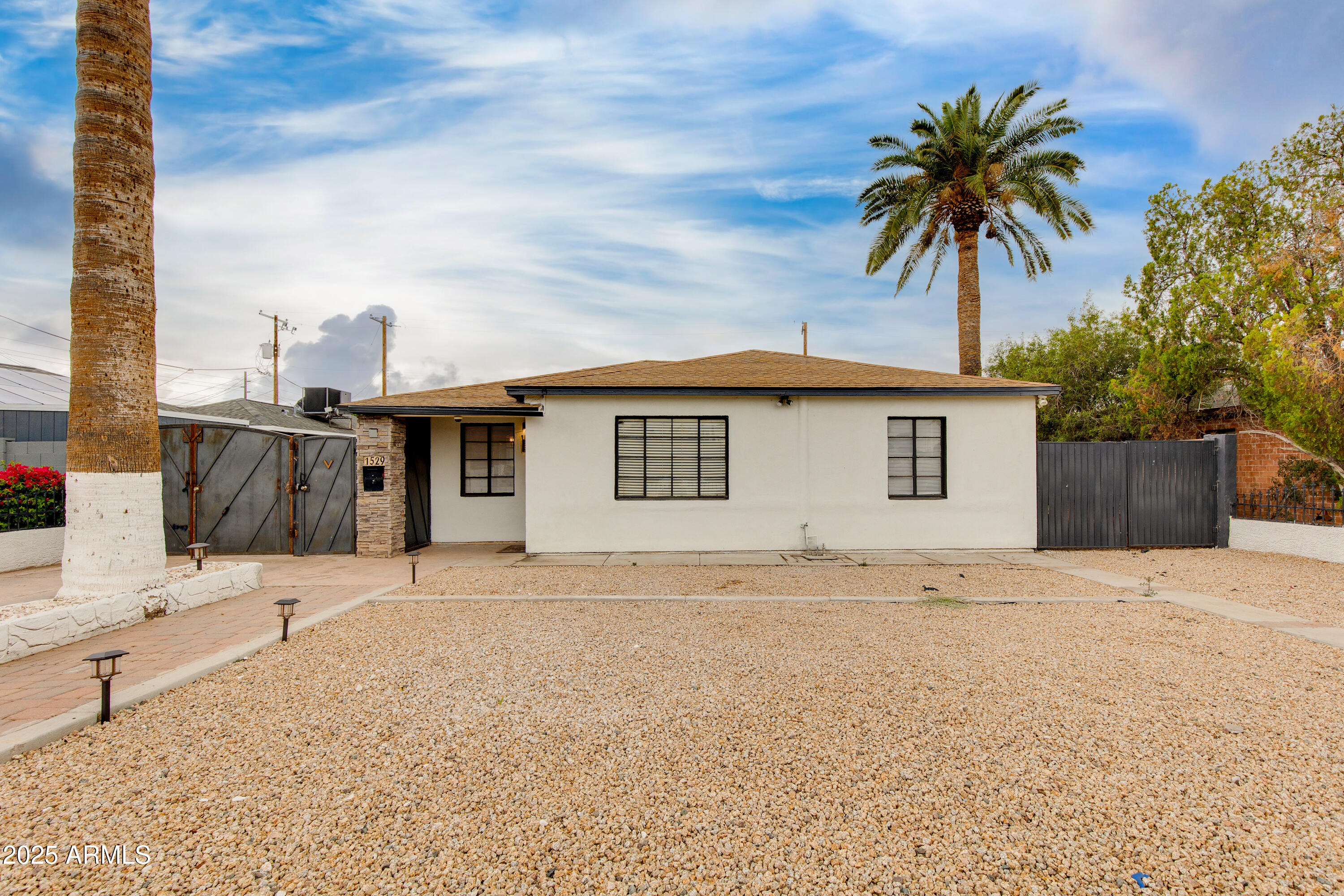 1529 E EDGEMONT Avenue