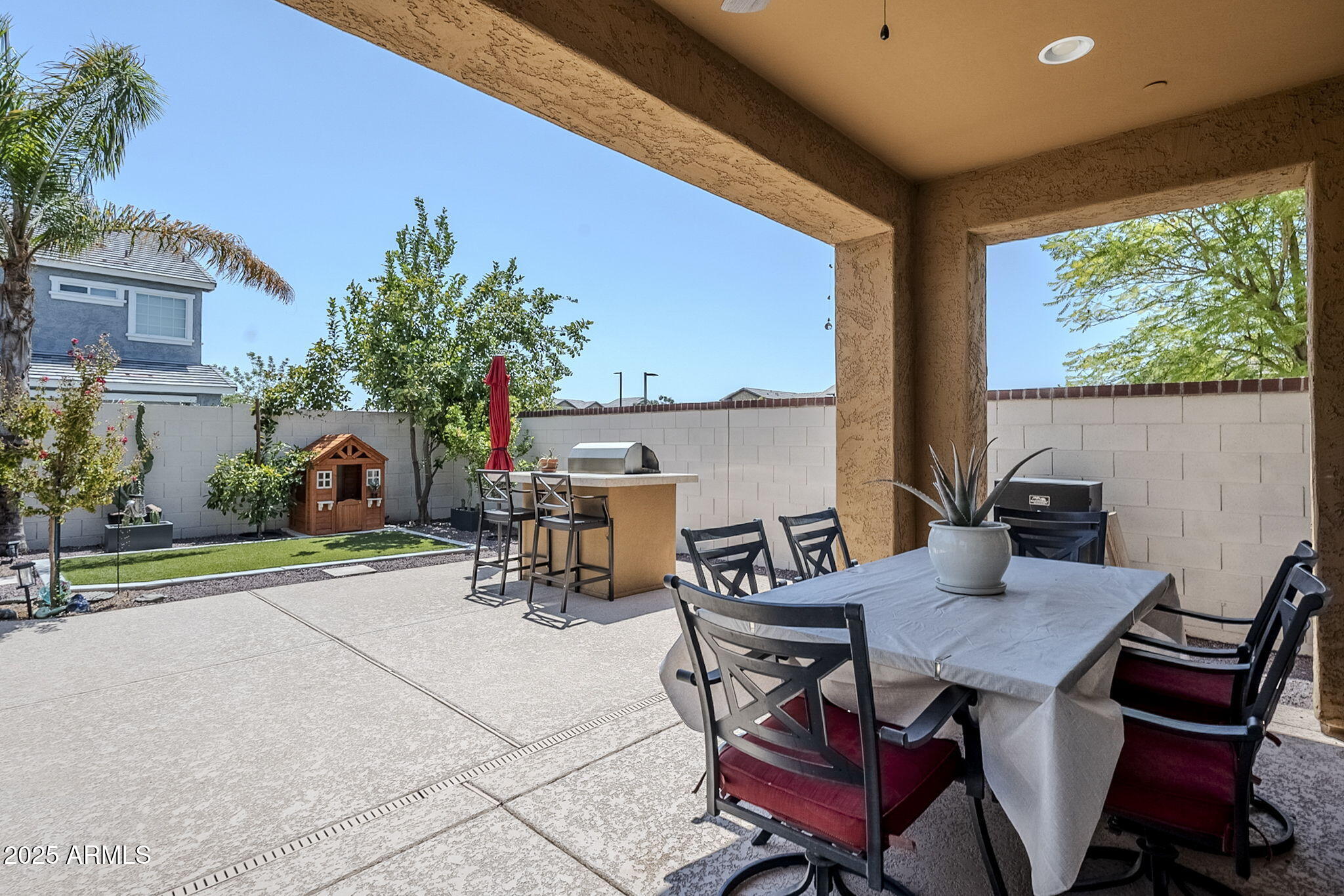 10515 E NOPAL Avenue