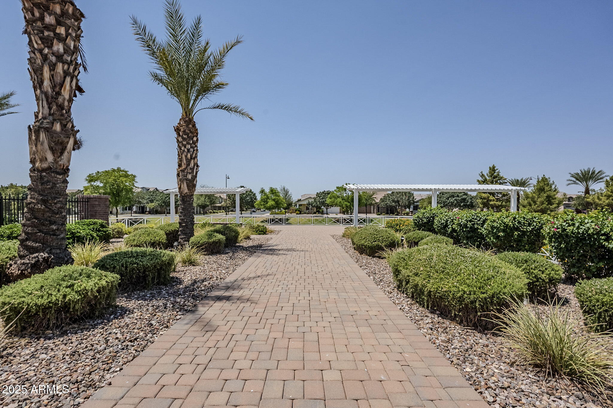 10515 E NOPAL Avenue