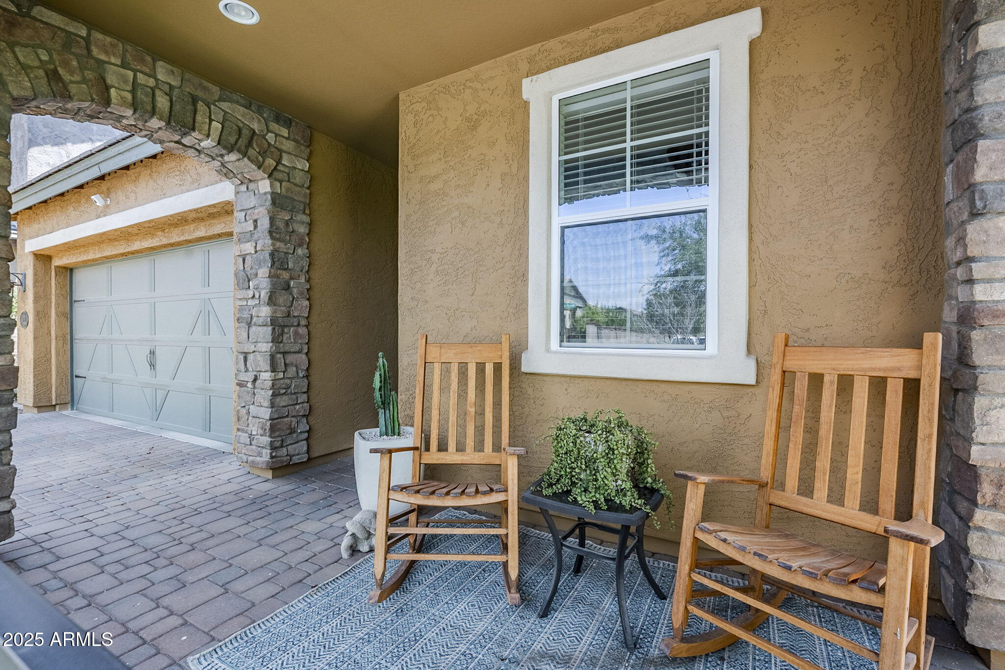 10515 E NOPAL Avenue