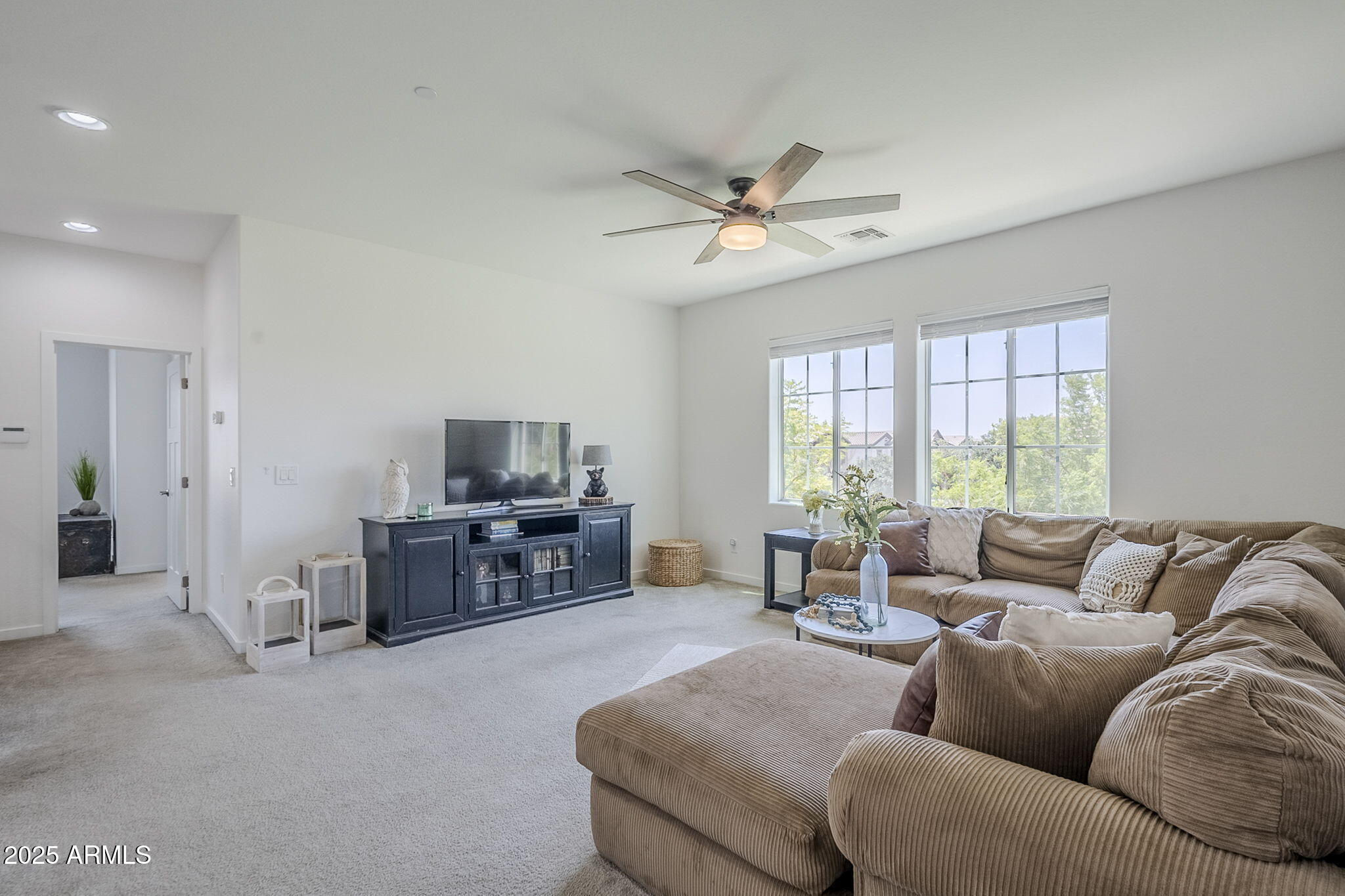 10515 E NOPAL Avenue