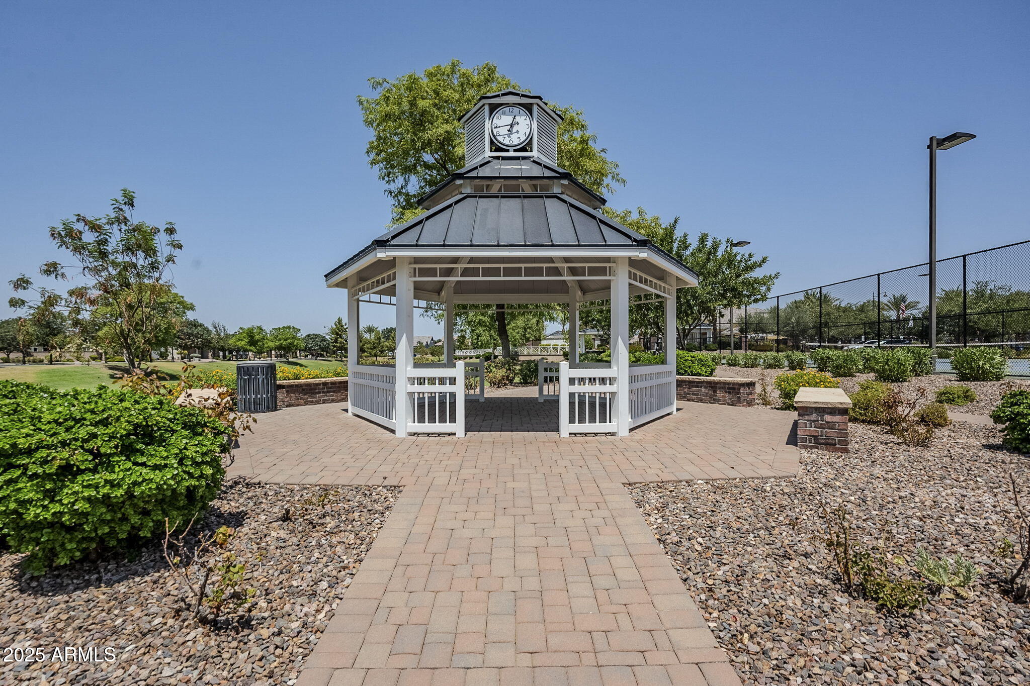 10515 E NOPAL Avenue