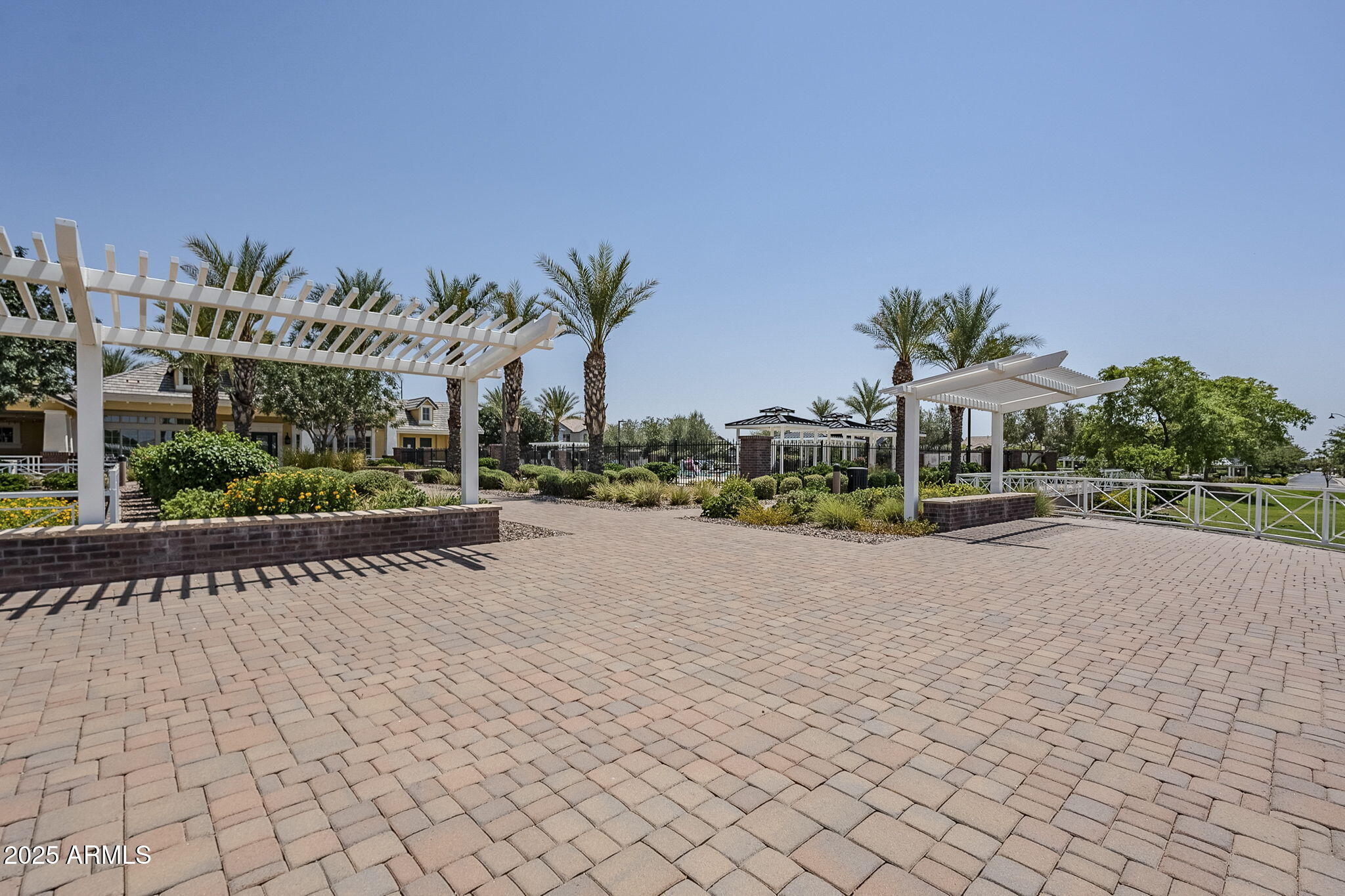 10515 E NOPAL Avenue