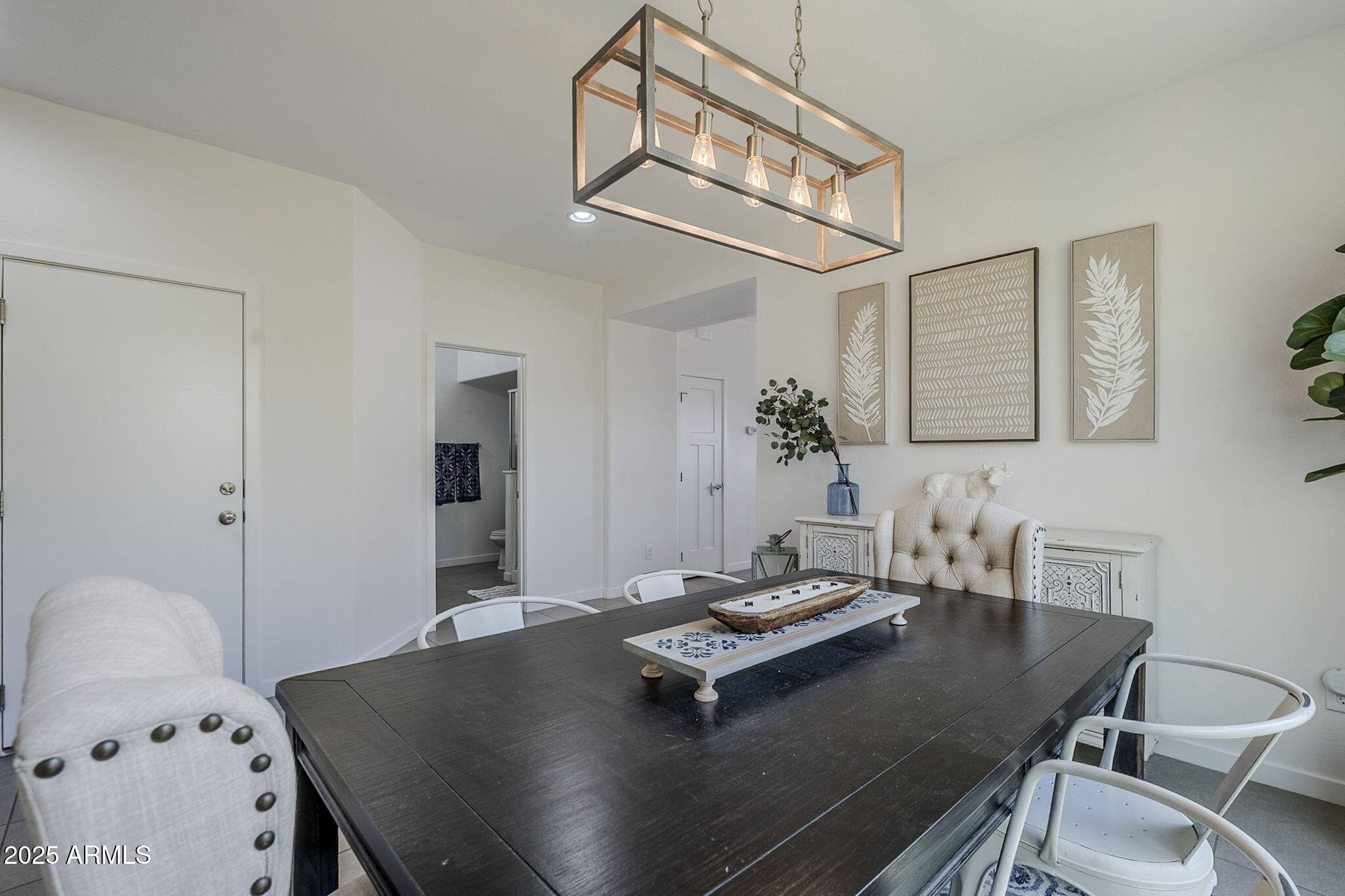 10515 E NOPAL Avenue