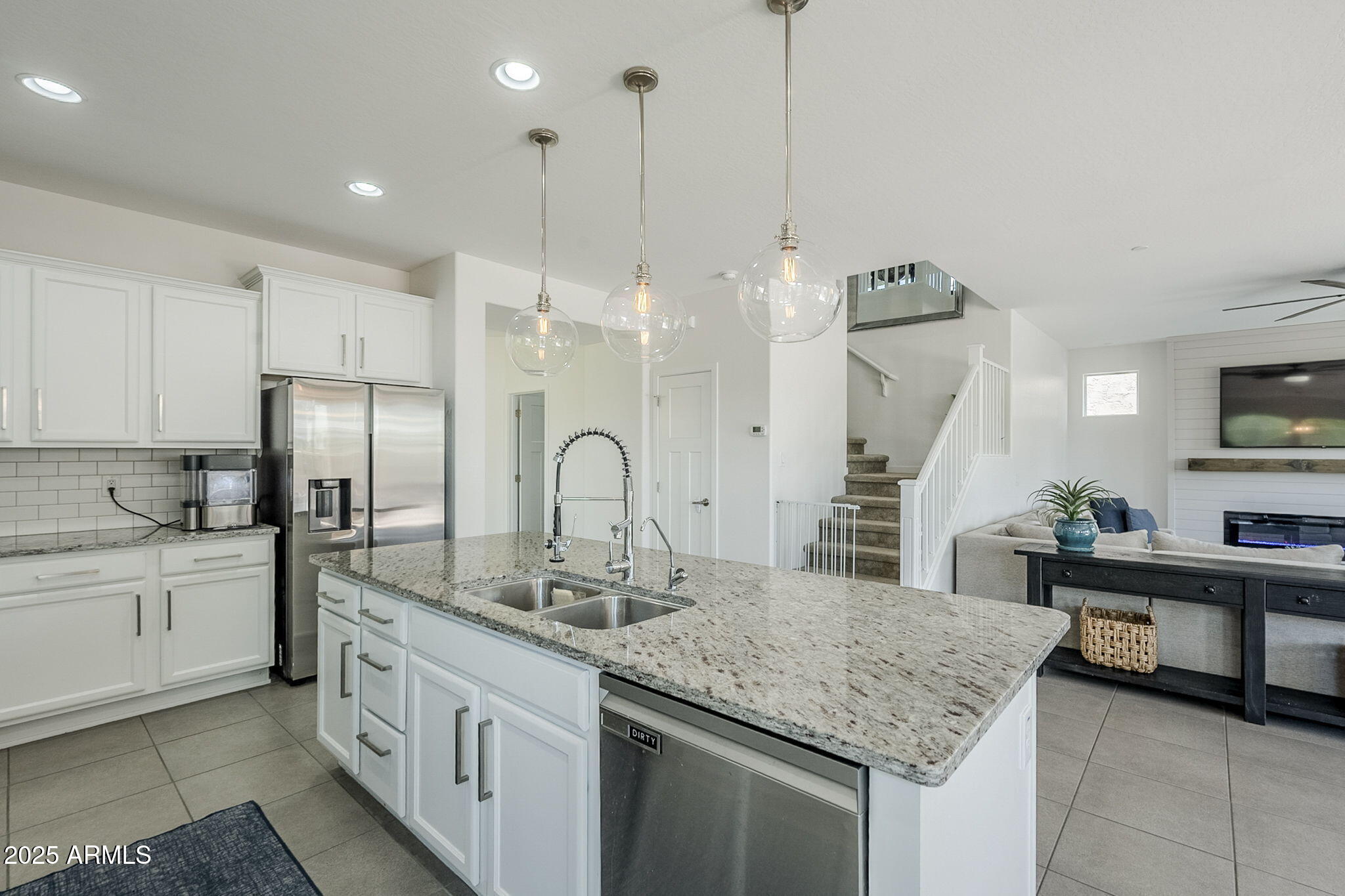 10515 E NOPAL Avenue