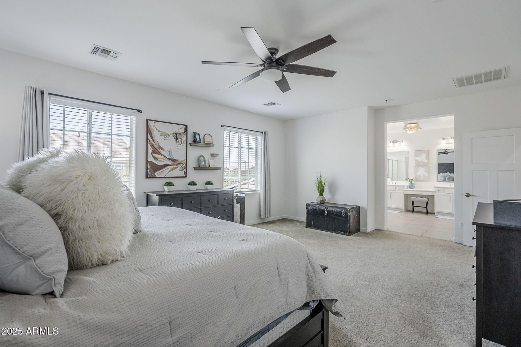 10515 E NOPAL Avenue