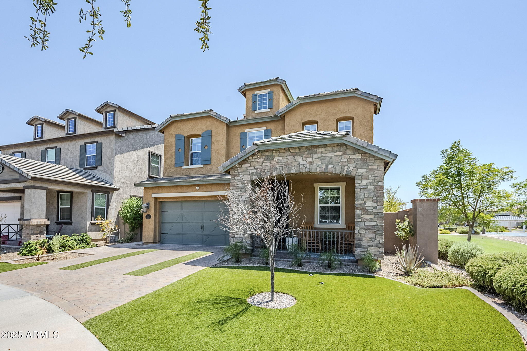 10515 E NOPAL Avenue