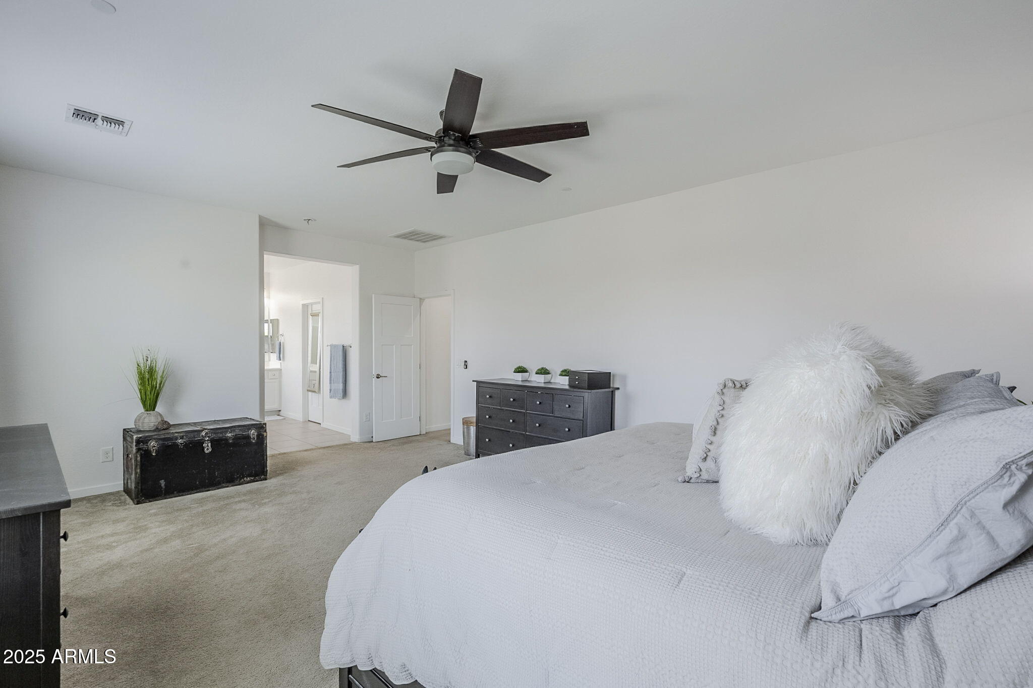 10515 E NOPAL Avenue