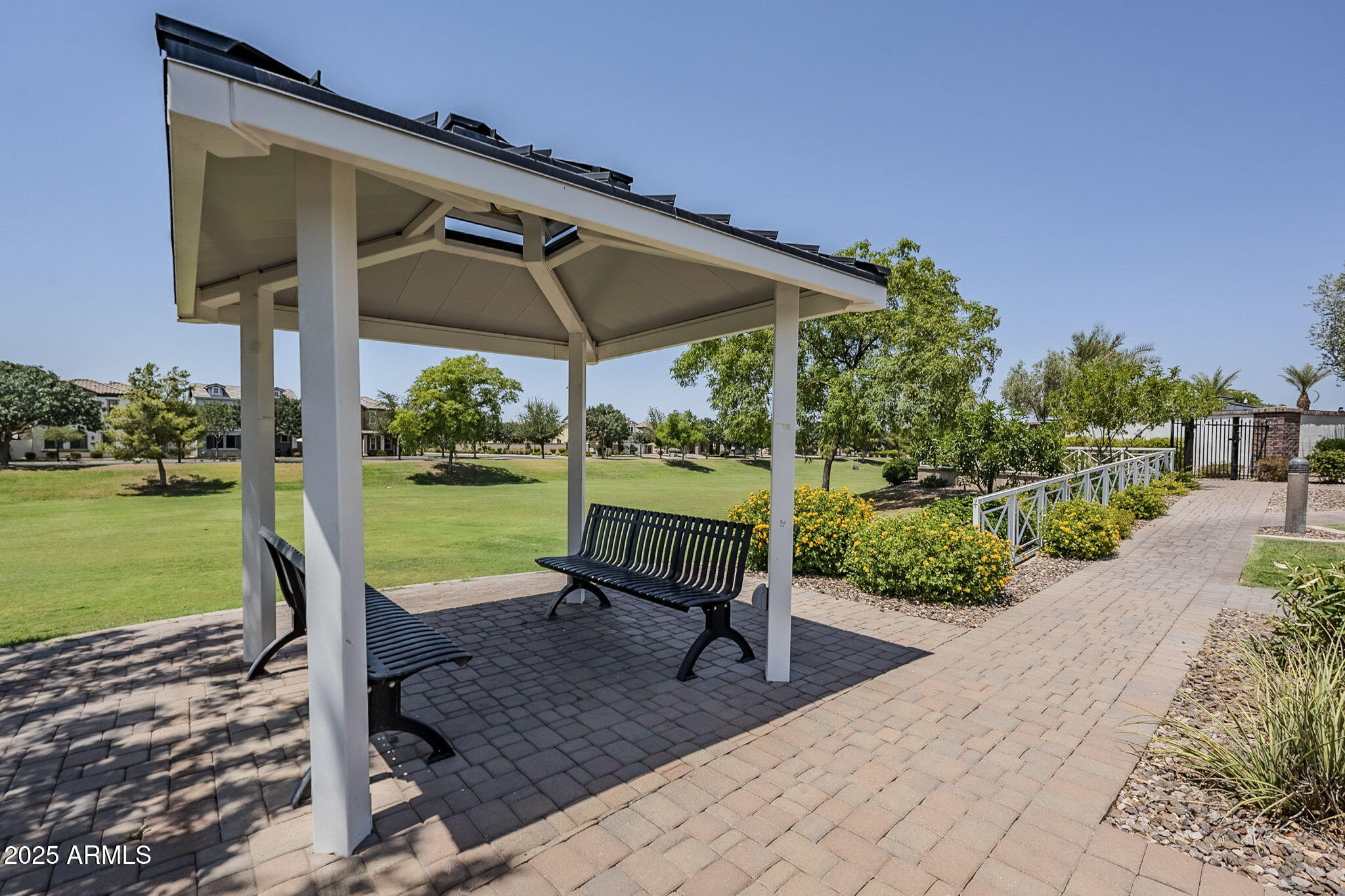 10515 E NOPAL Avenue