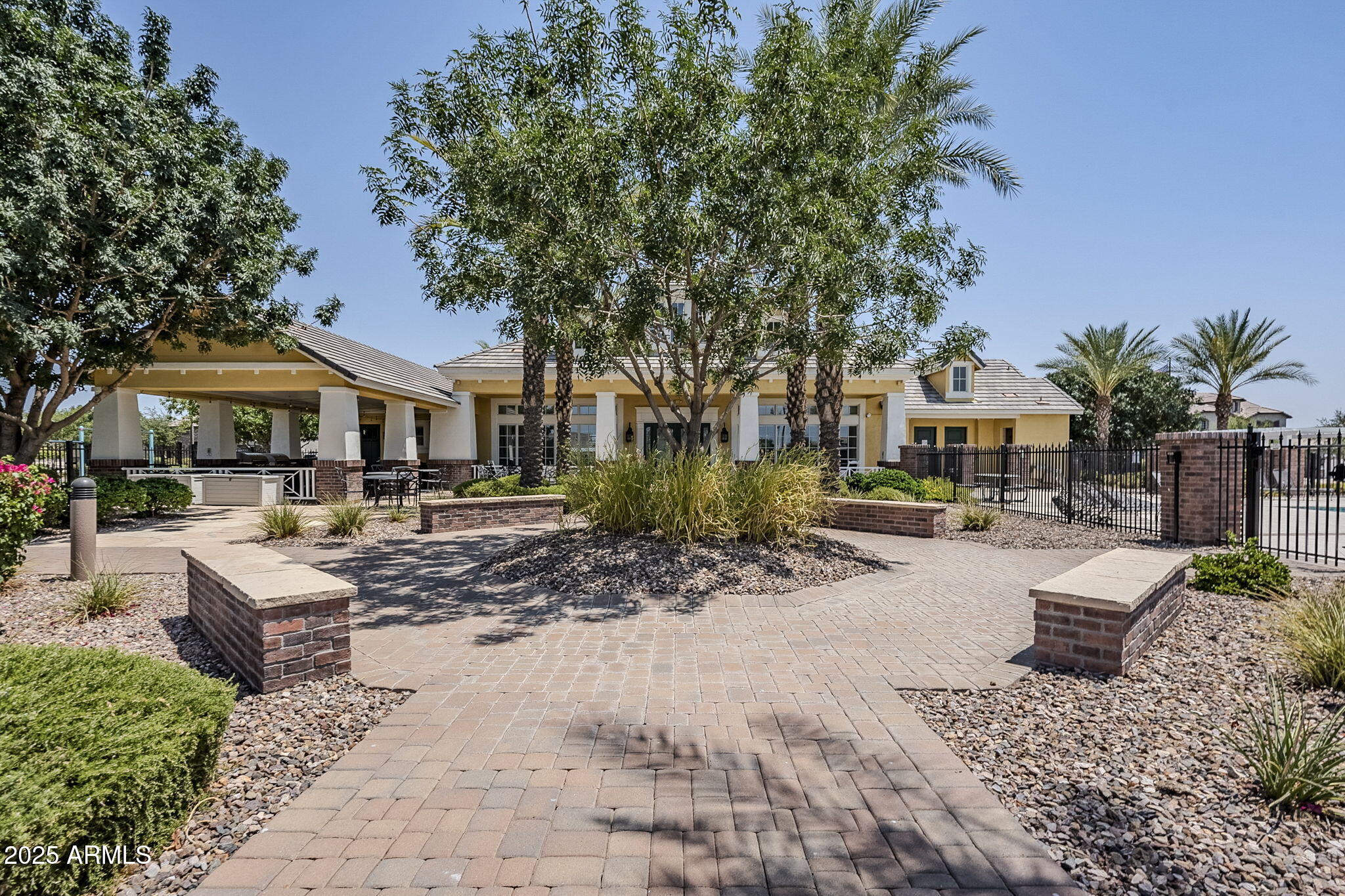 10515 E NOPAL Avenue