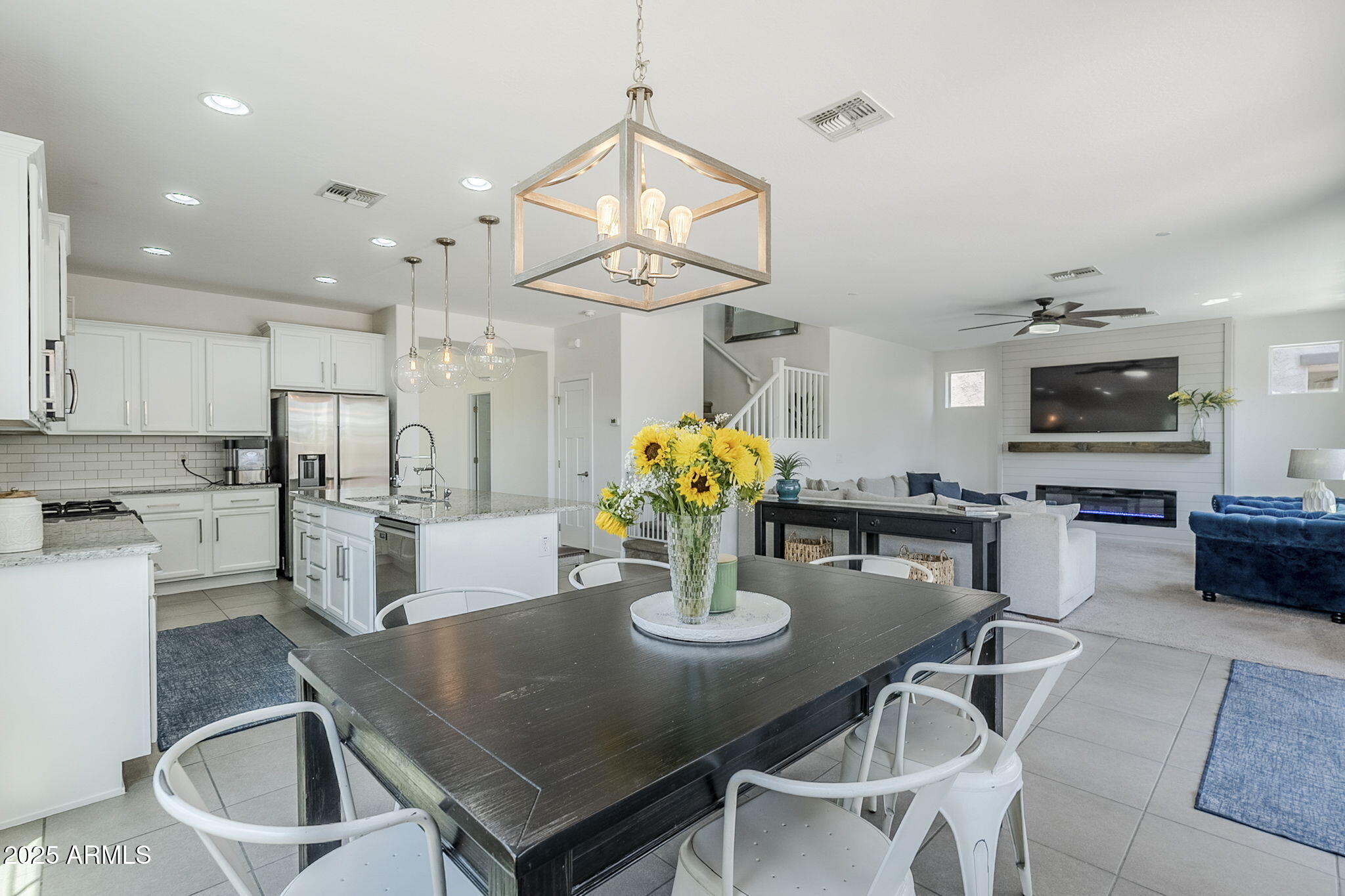 10515 E NOPAL Avenue