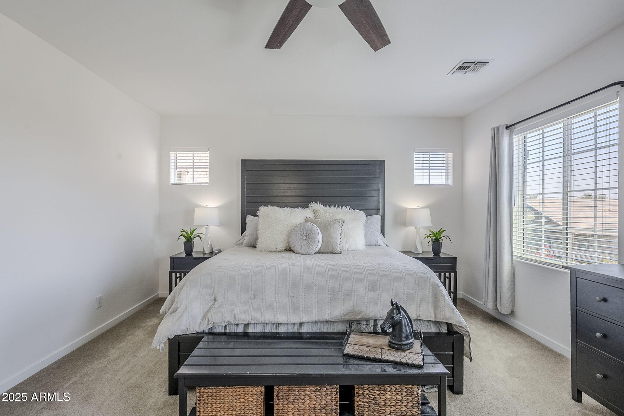 10515 E NOPAL Avenue