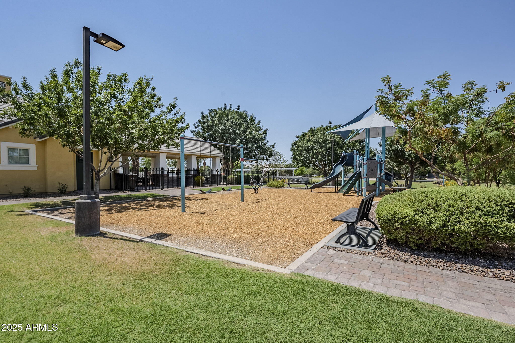 10515 E NOPAL Avenue