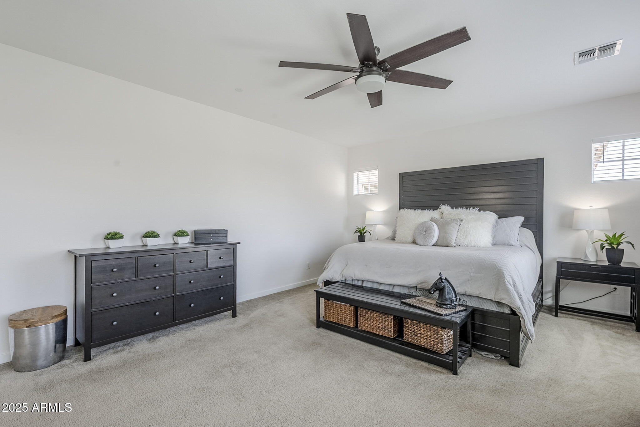 10515 E NOPAL Avenue