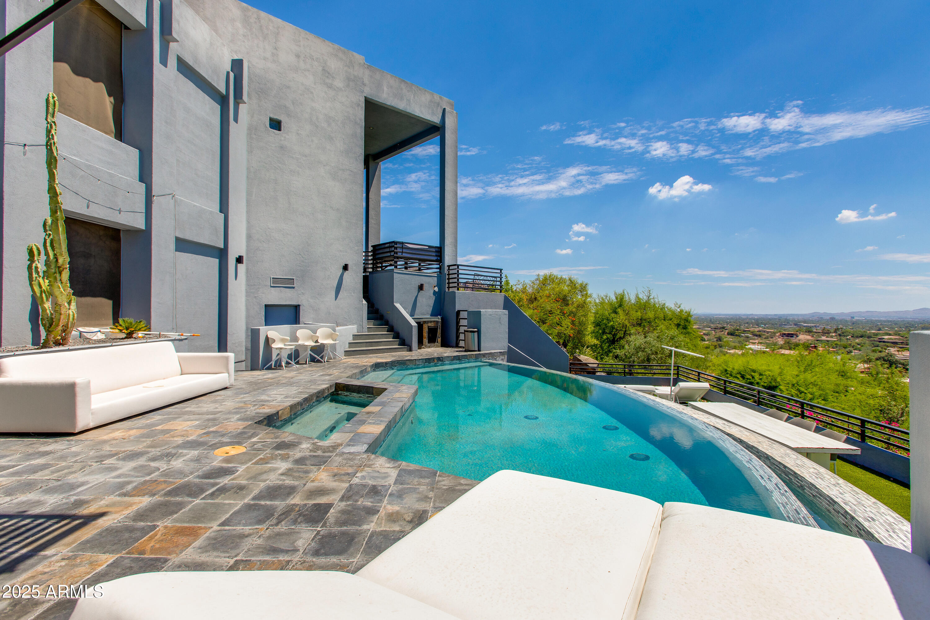 4228 E HIGHLANDS Drive