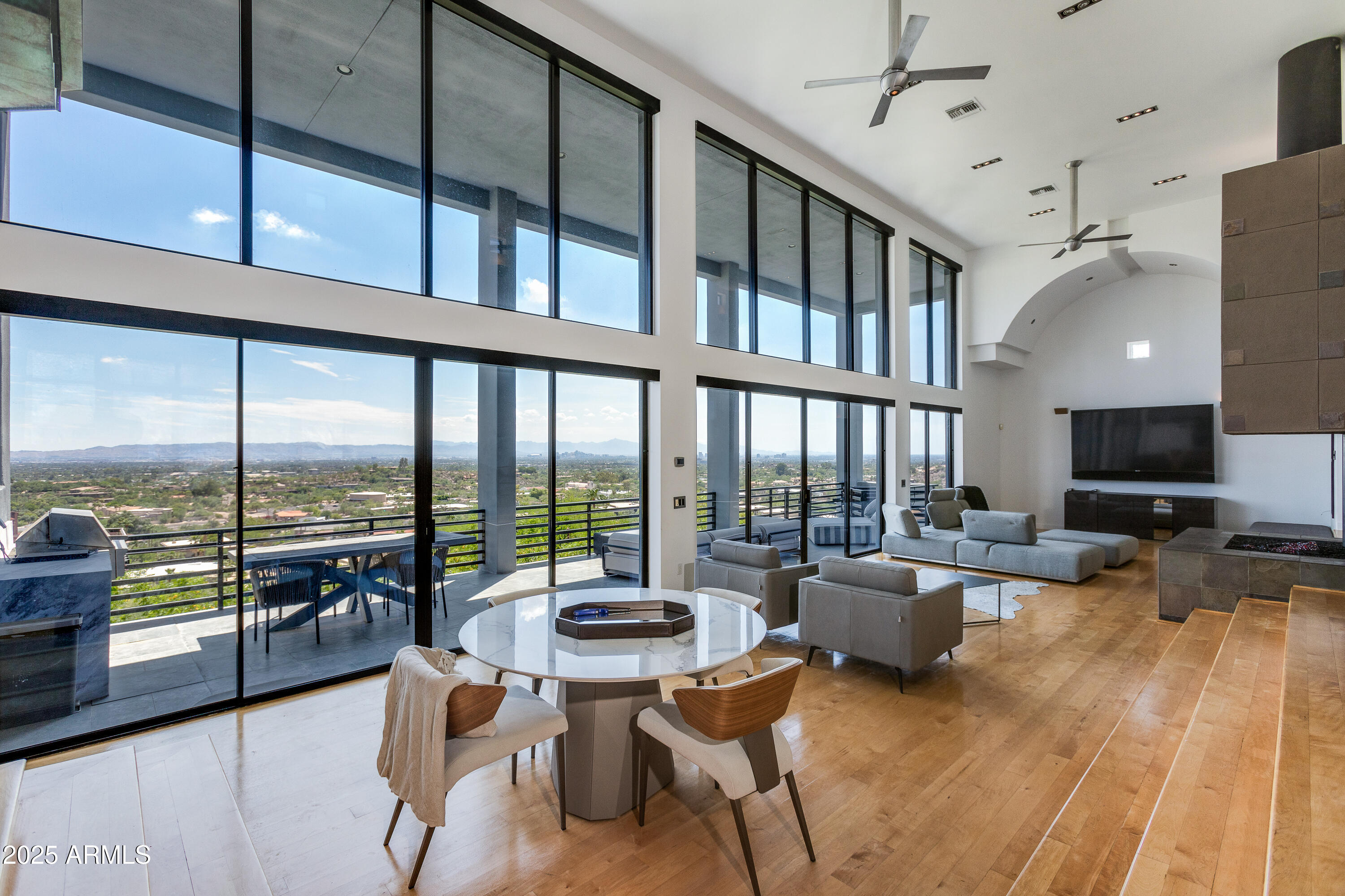 4228 E HIGHLANDS Drive