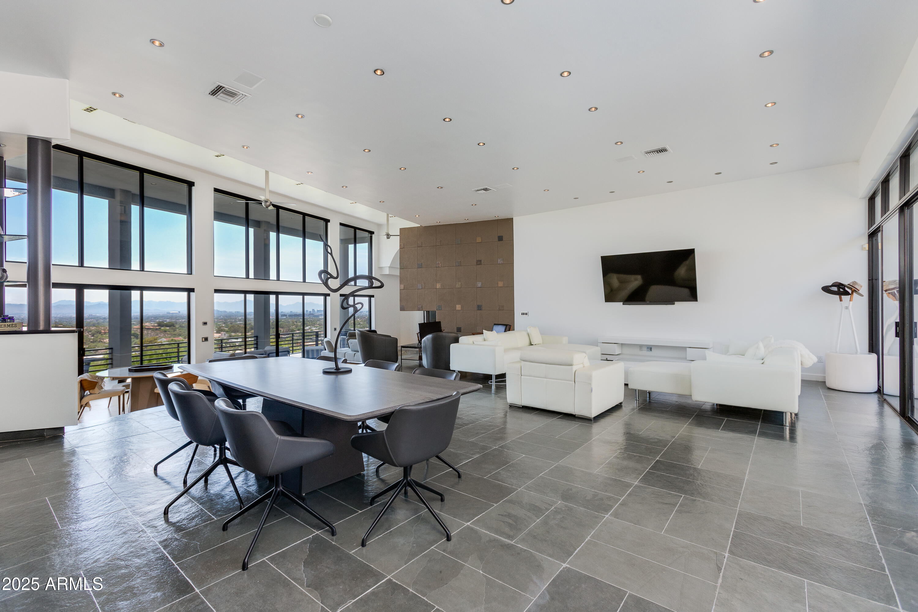 4228 E HIGHLANDS Drive