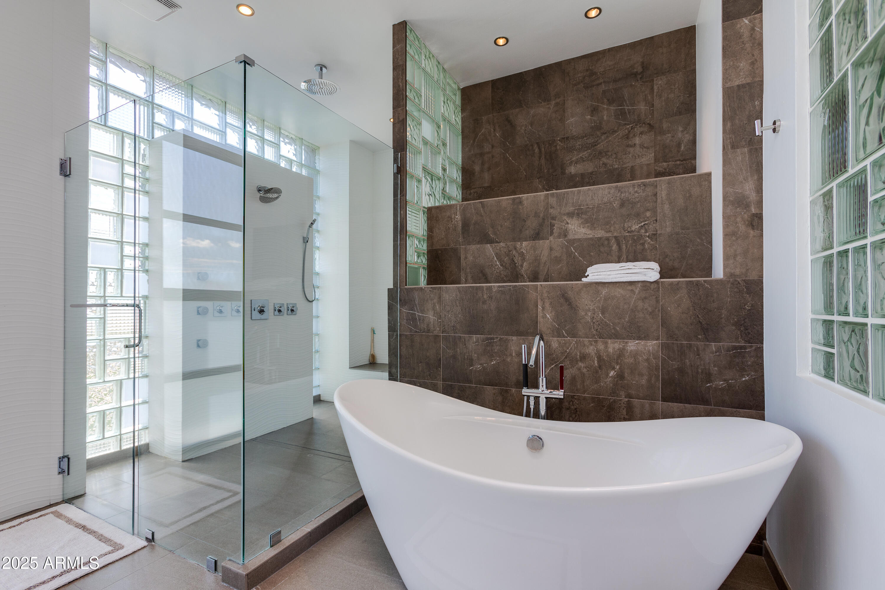 4228 E HIGHLANDS Drive