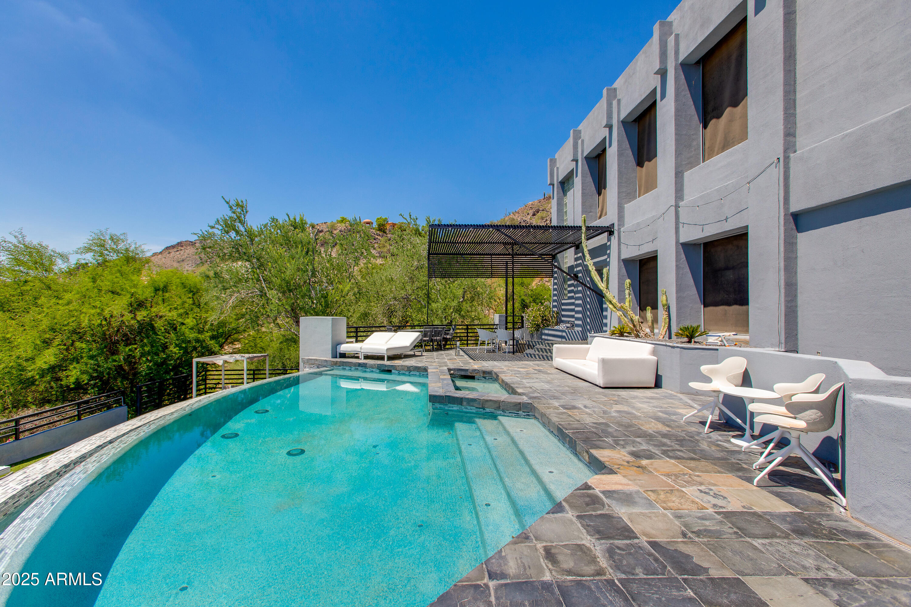 4228 E HIGHLANDS Drive