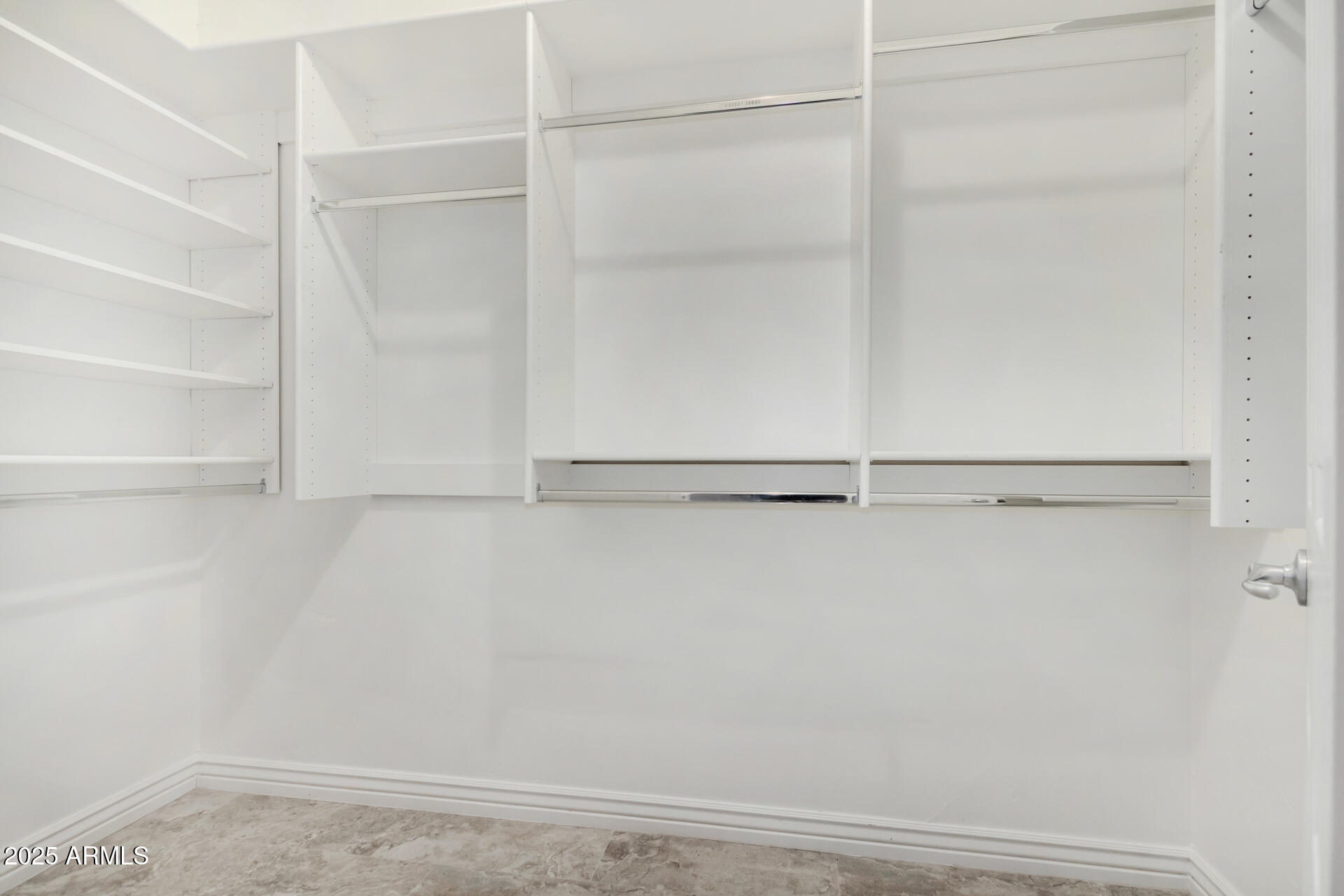 5450 E DEER VALLEY Drive 1006